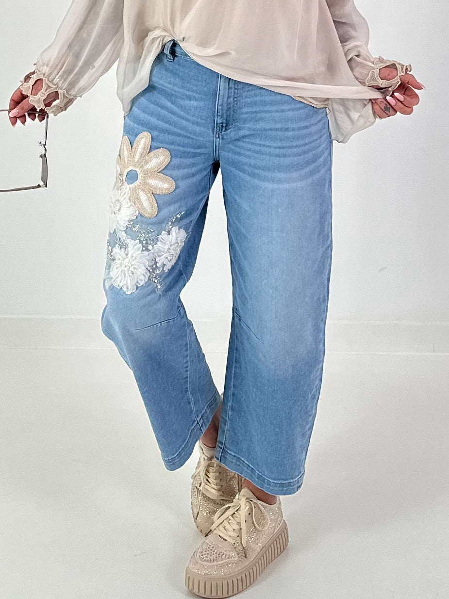 Bottle jeans with floral appliqués - denim