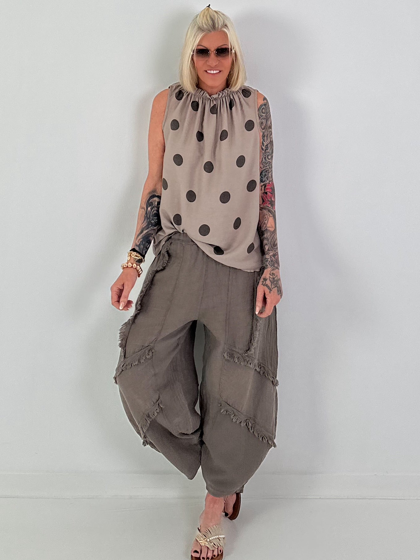 Polka dot top with ruffled collar - taupe-dark brown