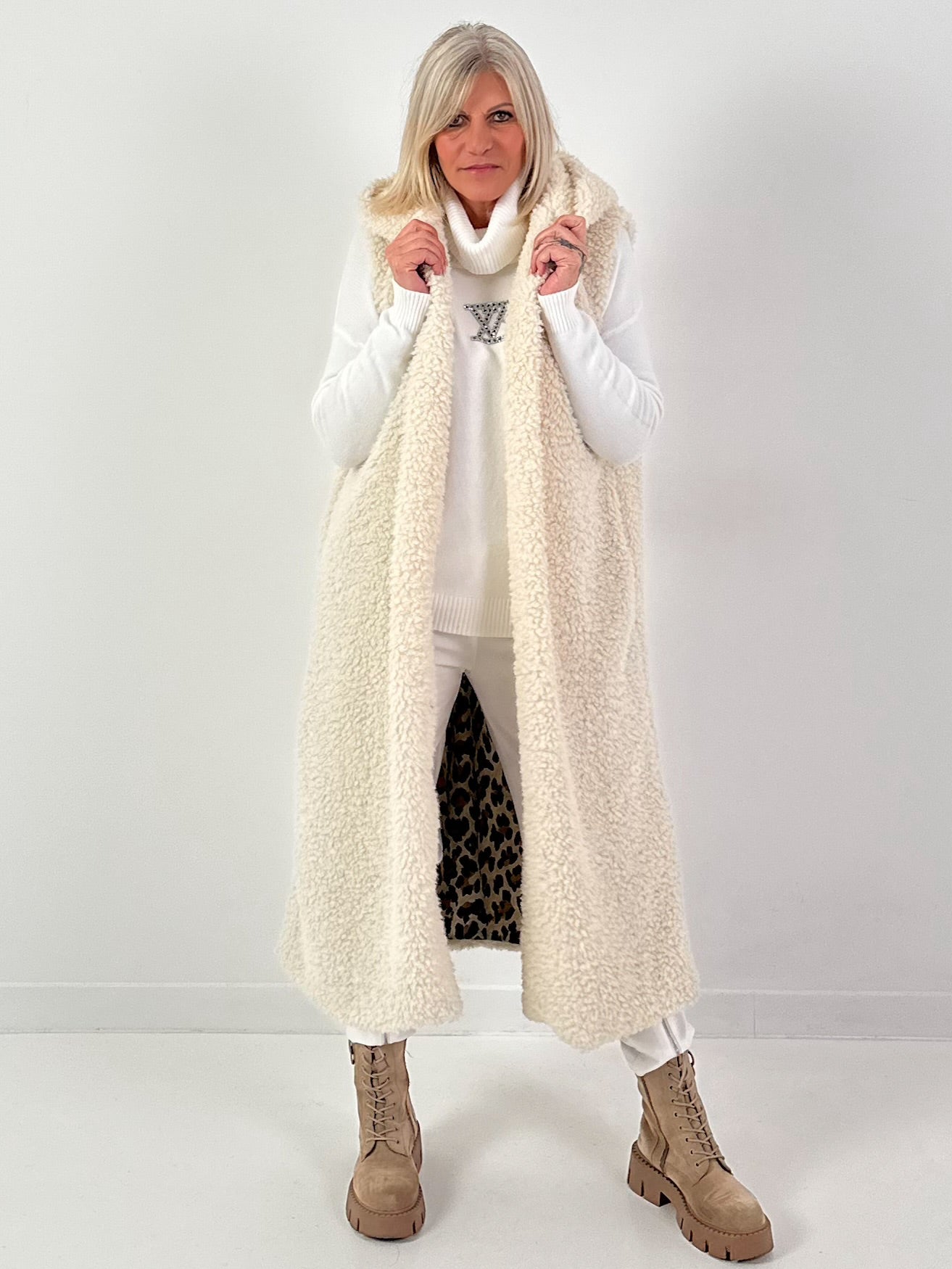 Long vest model "Leo Layers" - ecru