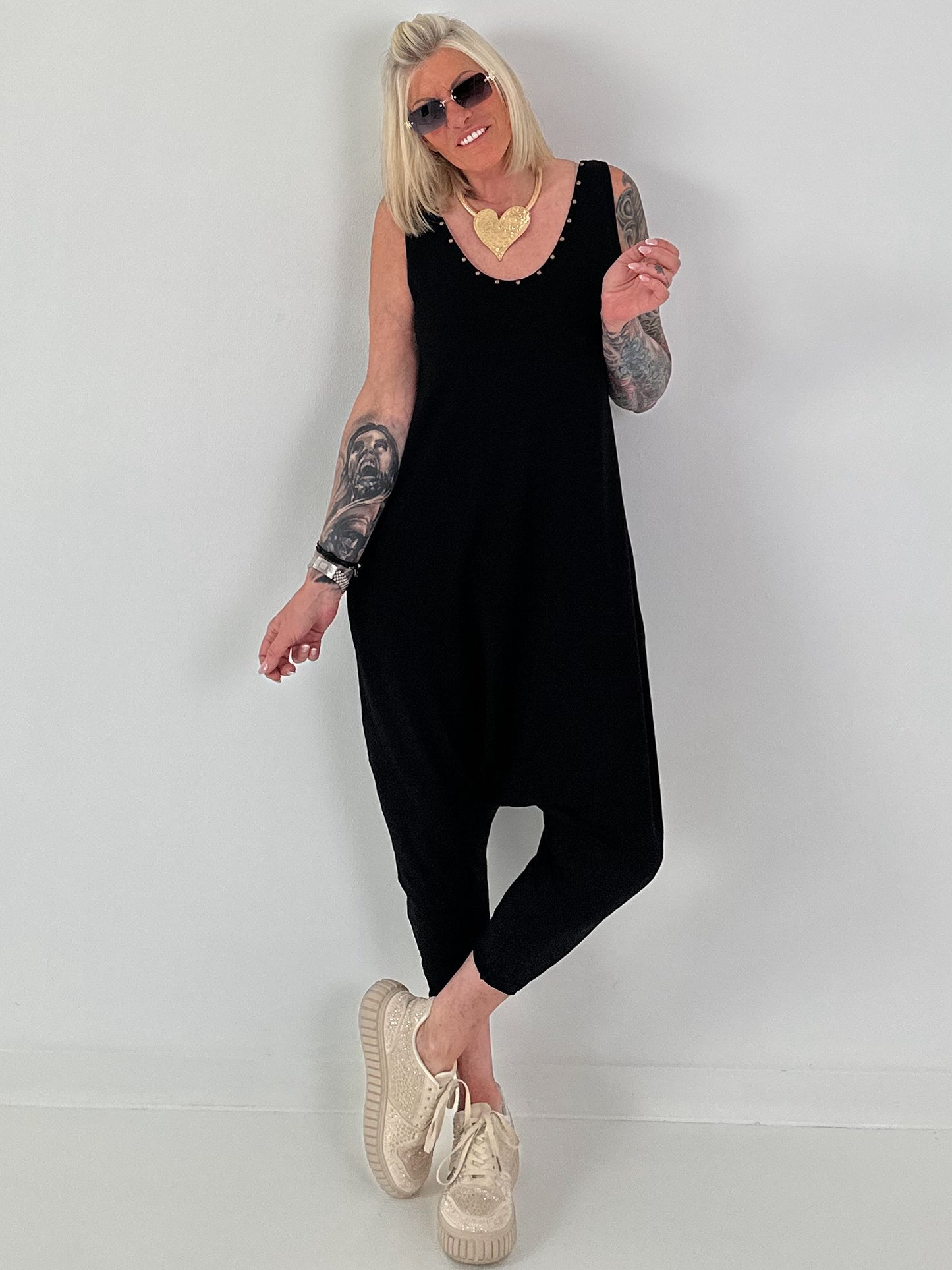 Jumpsuit mit Nieten- schwarz