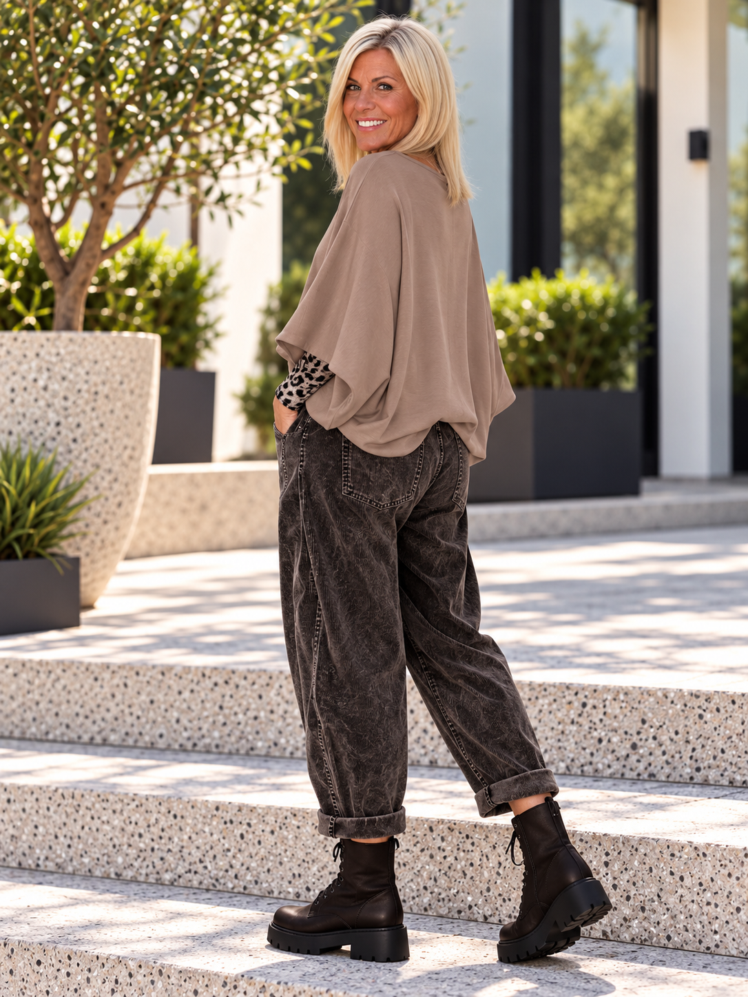 Sweater with turned-up sleeves - taupe