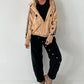 Stylische Sweatshirt Jacke mit großem Rückenpatch Comic - camel