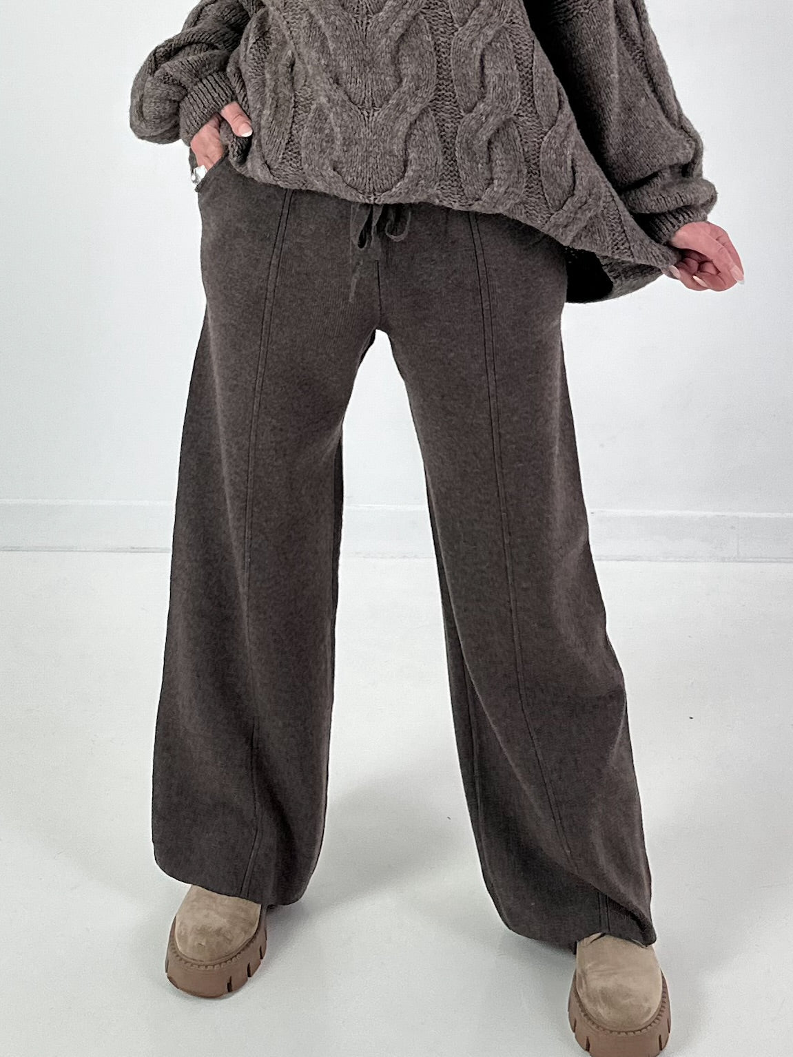 Knitted trousers model "Weave&amp;Wear" - brown