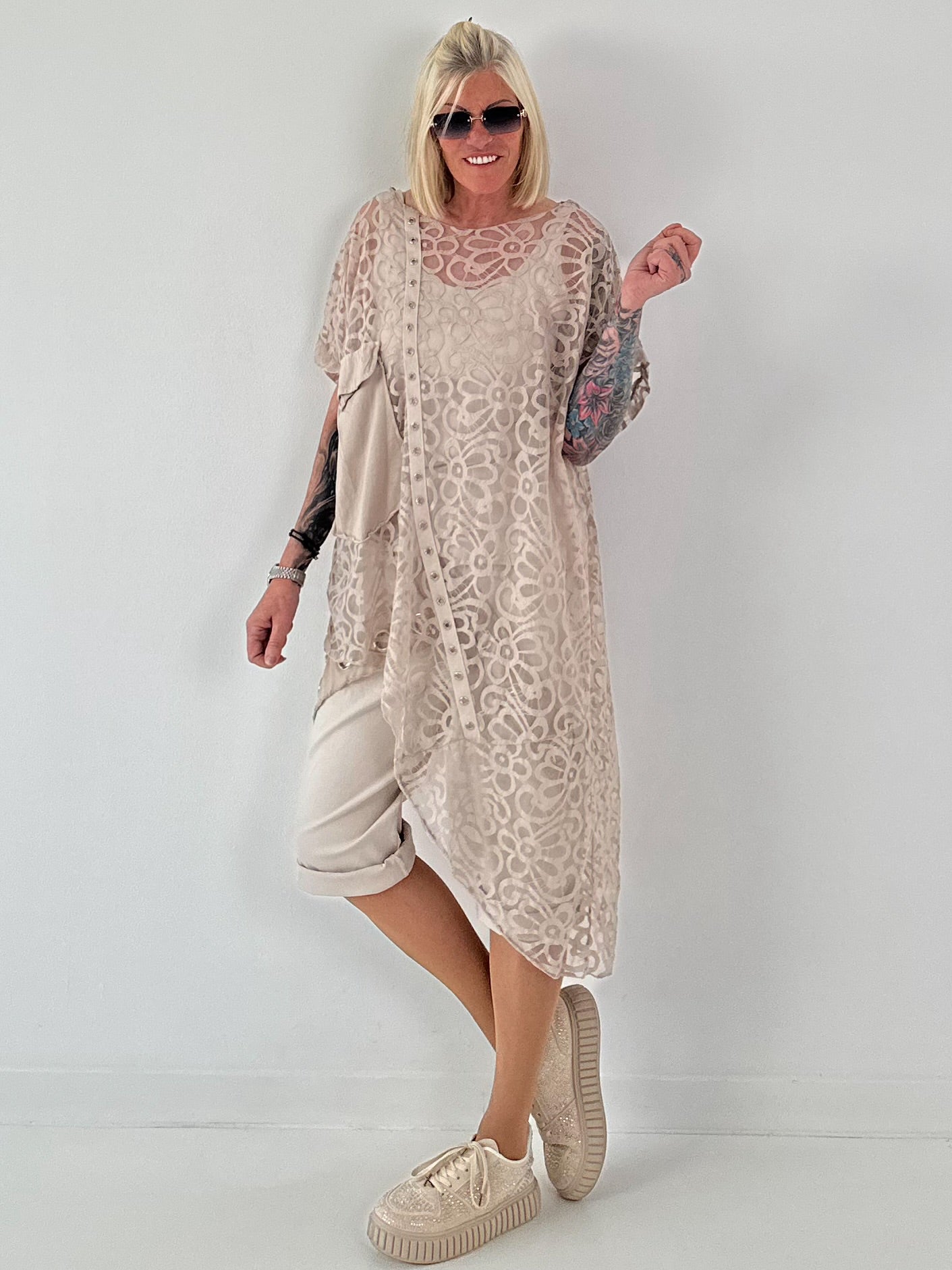 Asymmetrische oversized Tunika mit Jeans Applikationen - beige