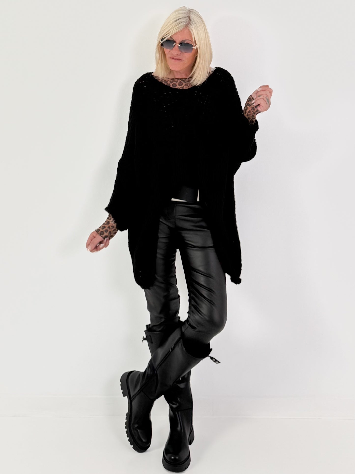 Vegan leather trousers with patch - black