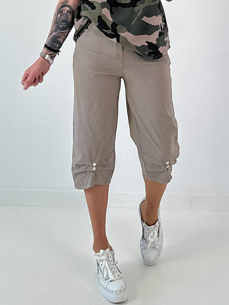 Hose mit Druckknöpfen Details - taupe