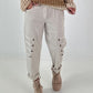 Hose mit elastischem Bund und Knopfdetails - beige