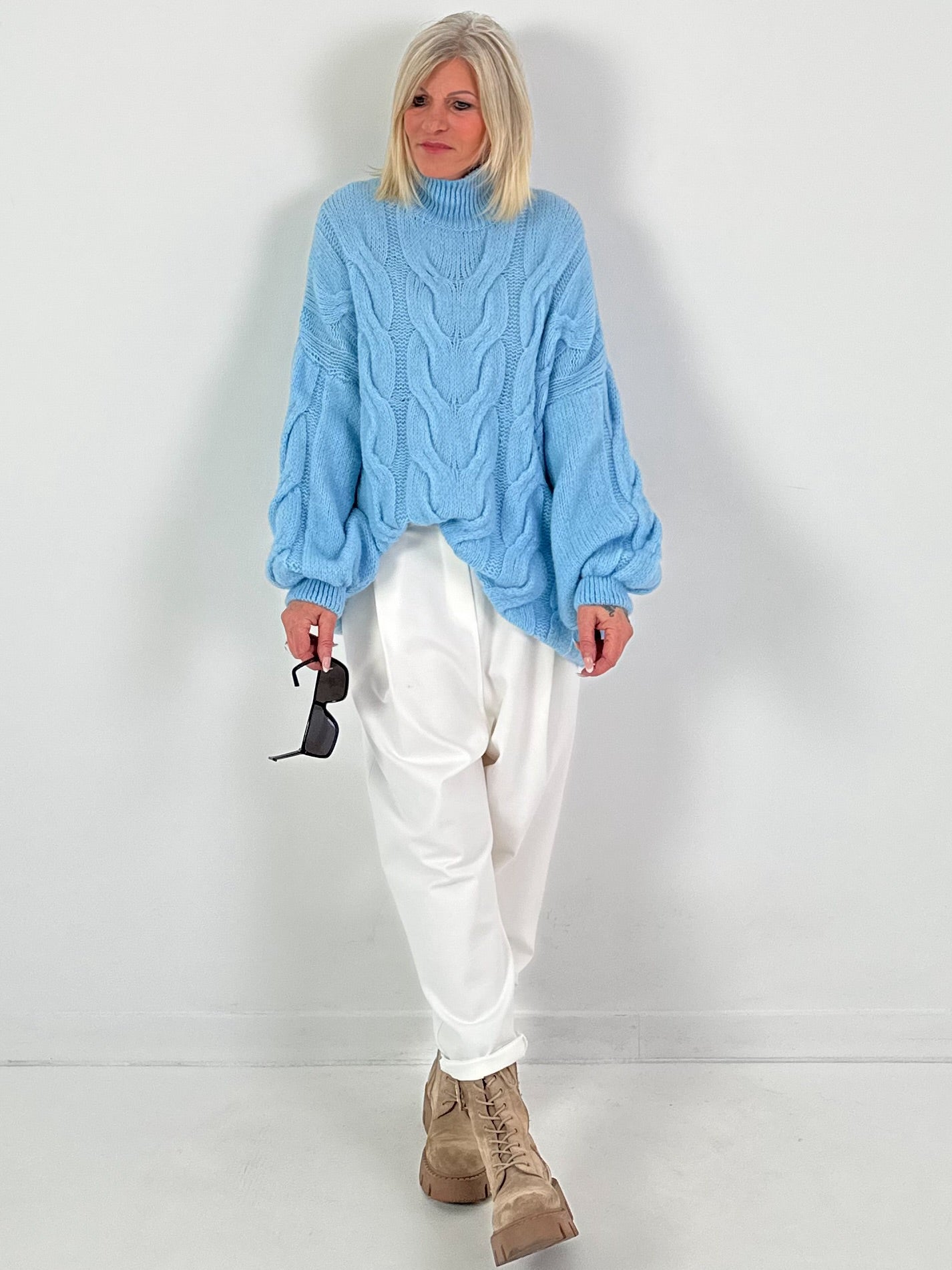 Lässiger Pullover mit Zopfmuster Modell "Pure Cable" - eisblau