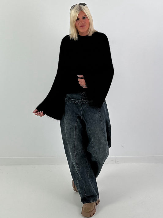 Weicher Pullover mit stylischen Trompetenärmeln - schwarz