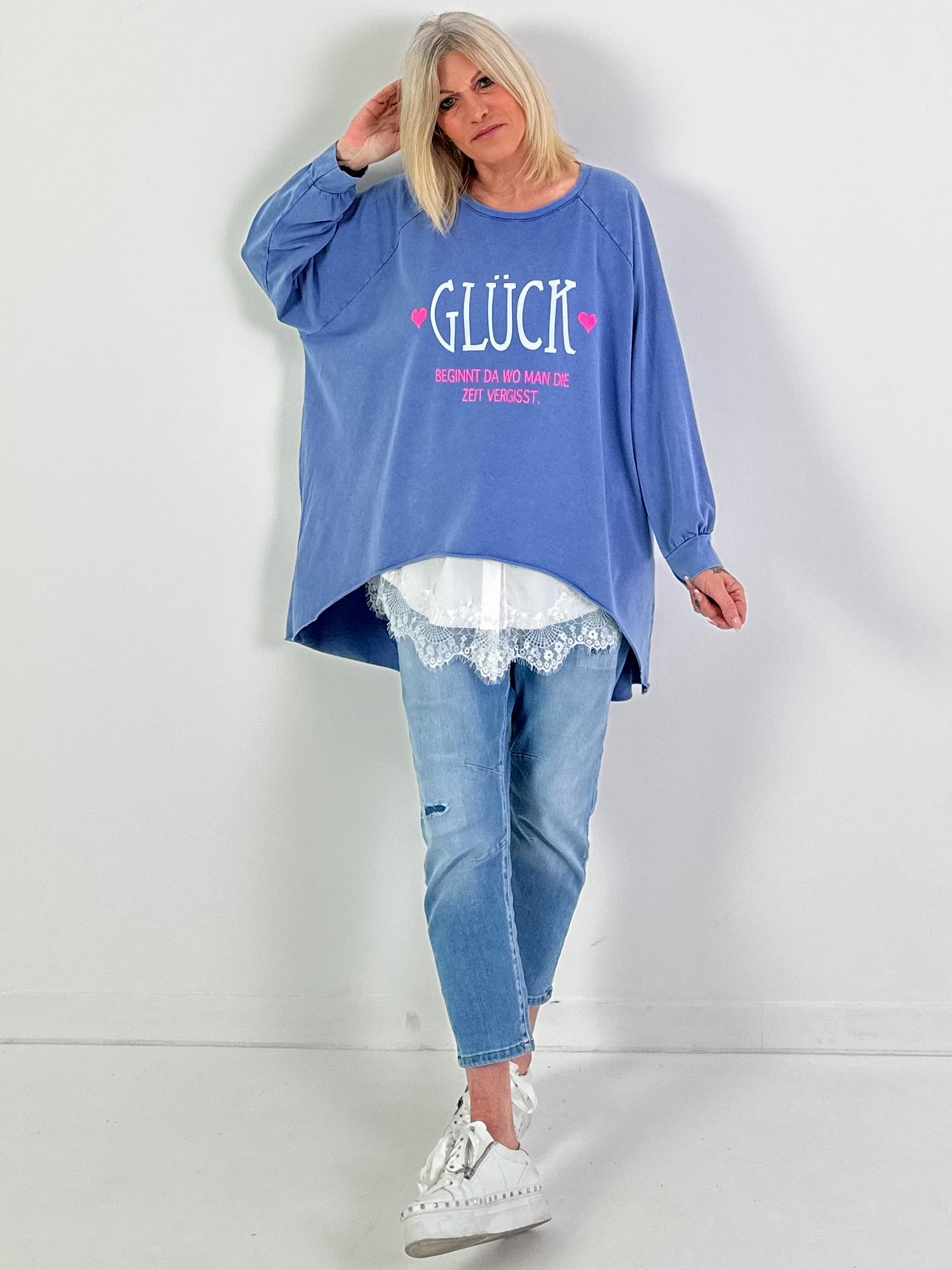 Oversized stonewashed Sweatshirt Modell "Glück..." - jeansblau