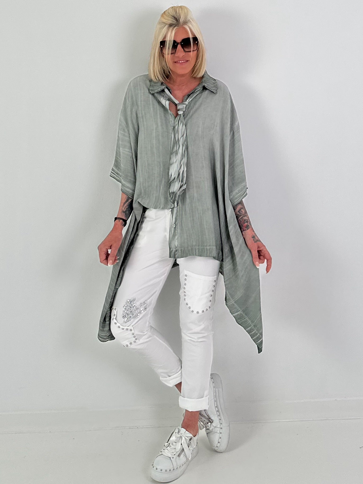 Oversized Bluse asymmetrisch mit Krawatte - khaki