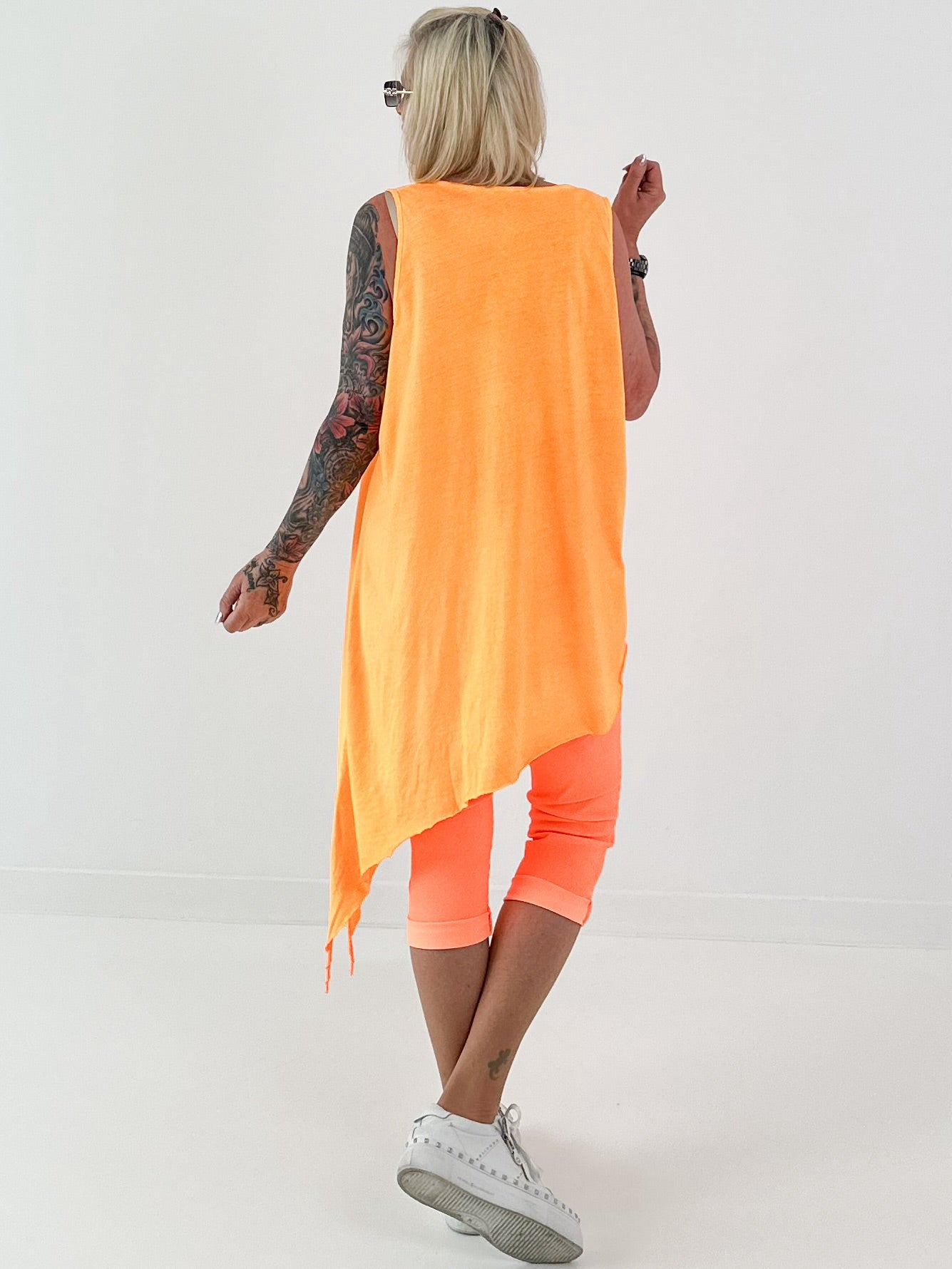 Asymmetrisches Long Top mit Ösen und Jeansdetail - neonorange