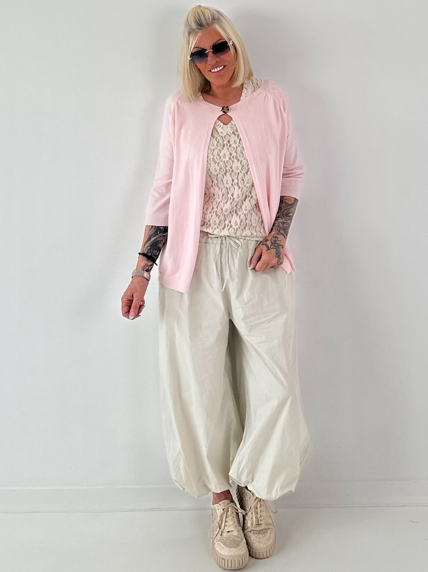 Leichte Feinstrickjacke mit Knopf- rosa
