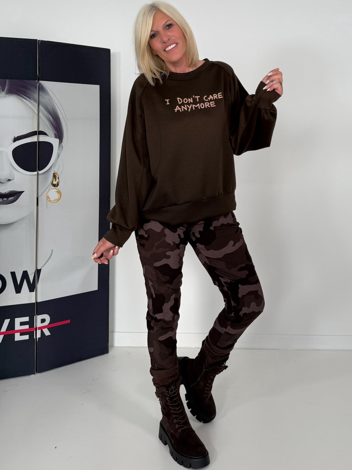 Sweater I Don´t Care Anymore - mokka