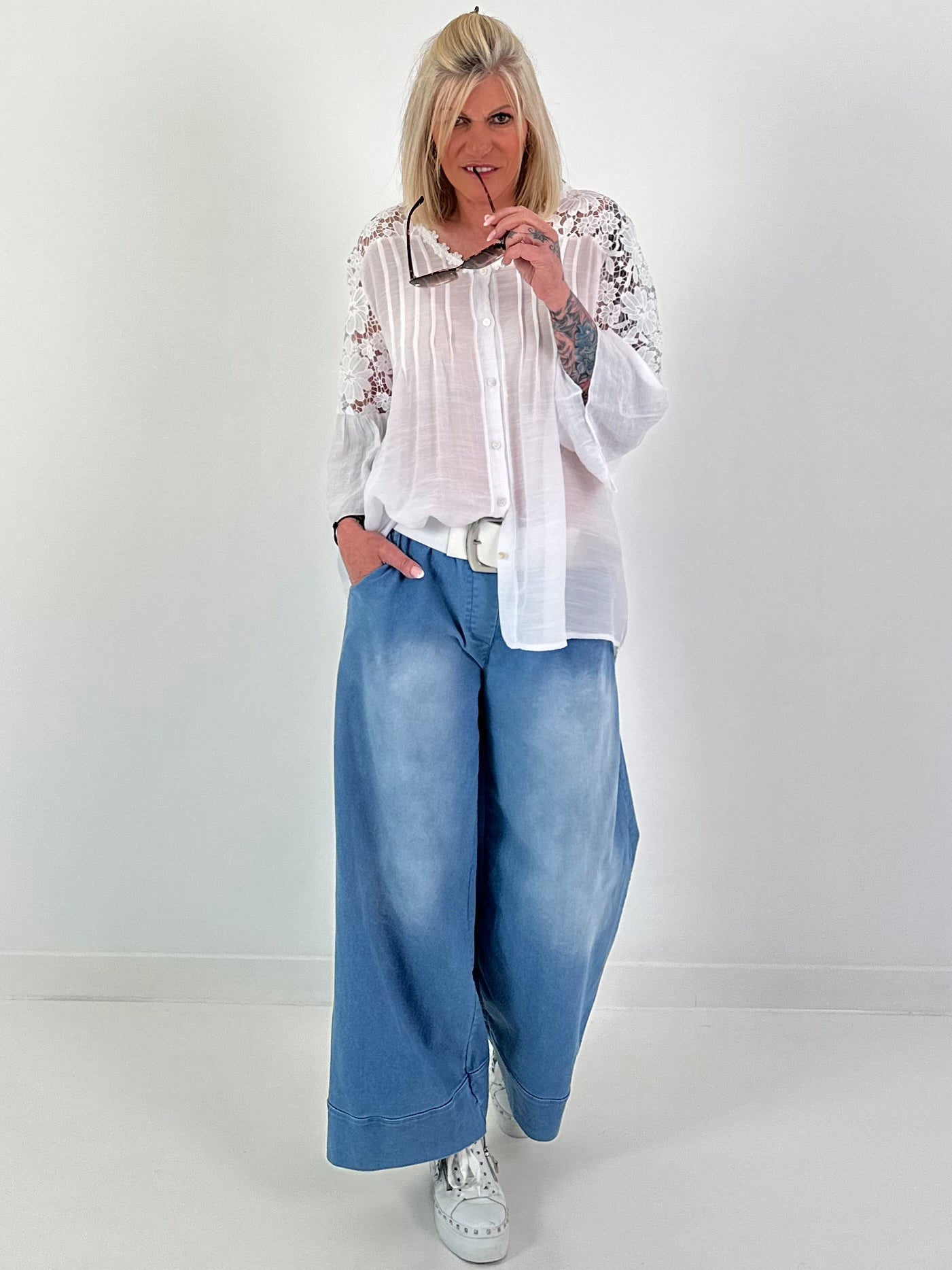 Blouse with floral crochet inserts - white