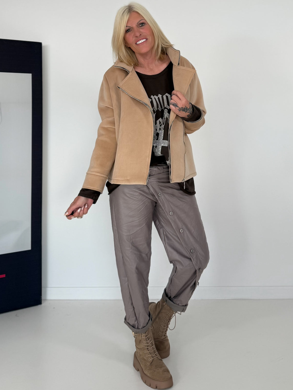 Vegane Lederhose Knopfleiste quer - taupe