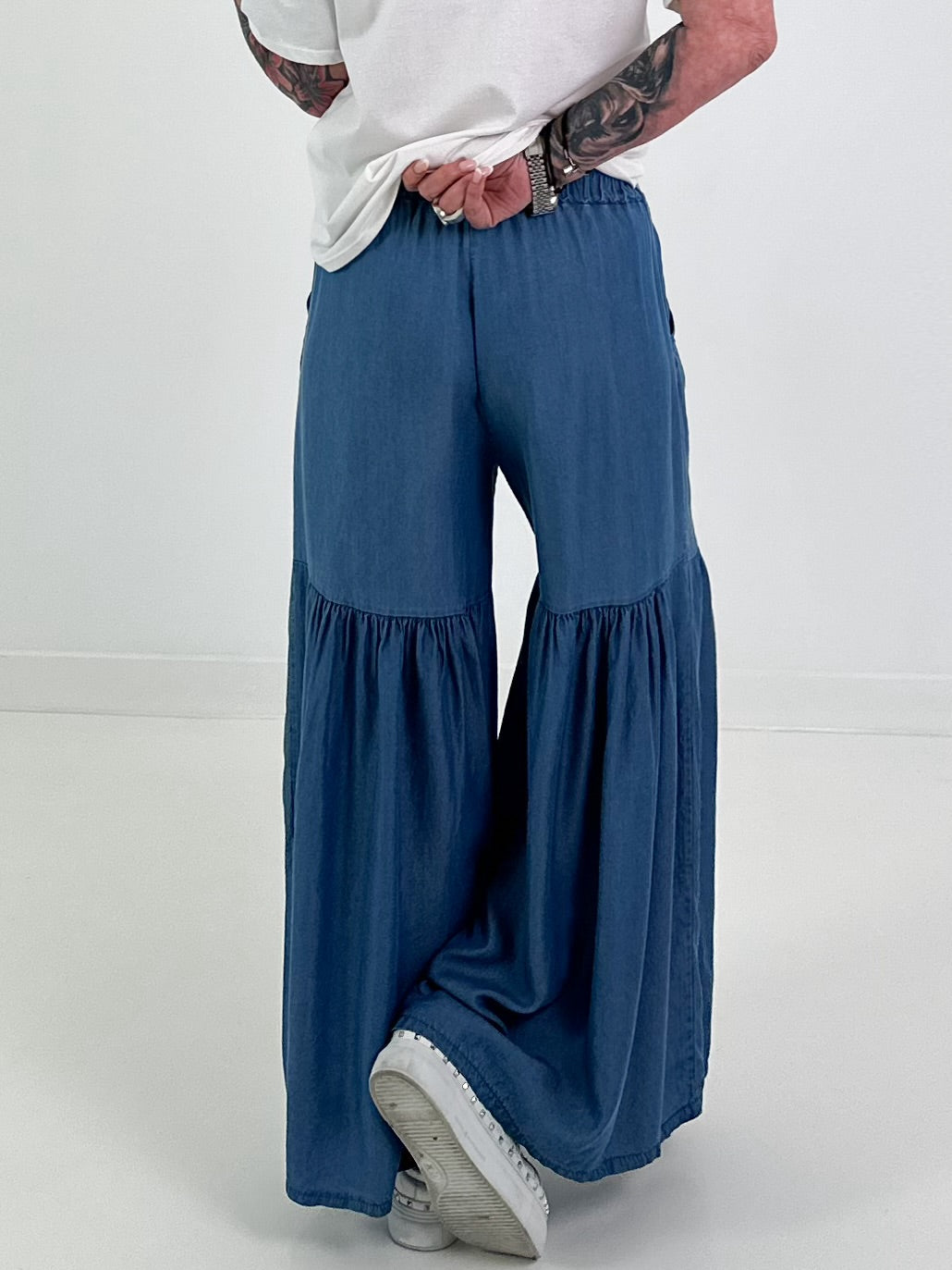 Wide Ruffle Jeans - Dark Blue
