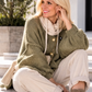 Kuschelige Oversized Strickjacke mit Außennähten - oliv