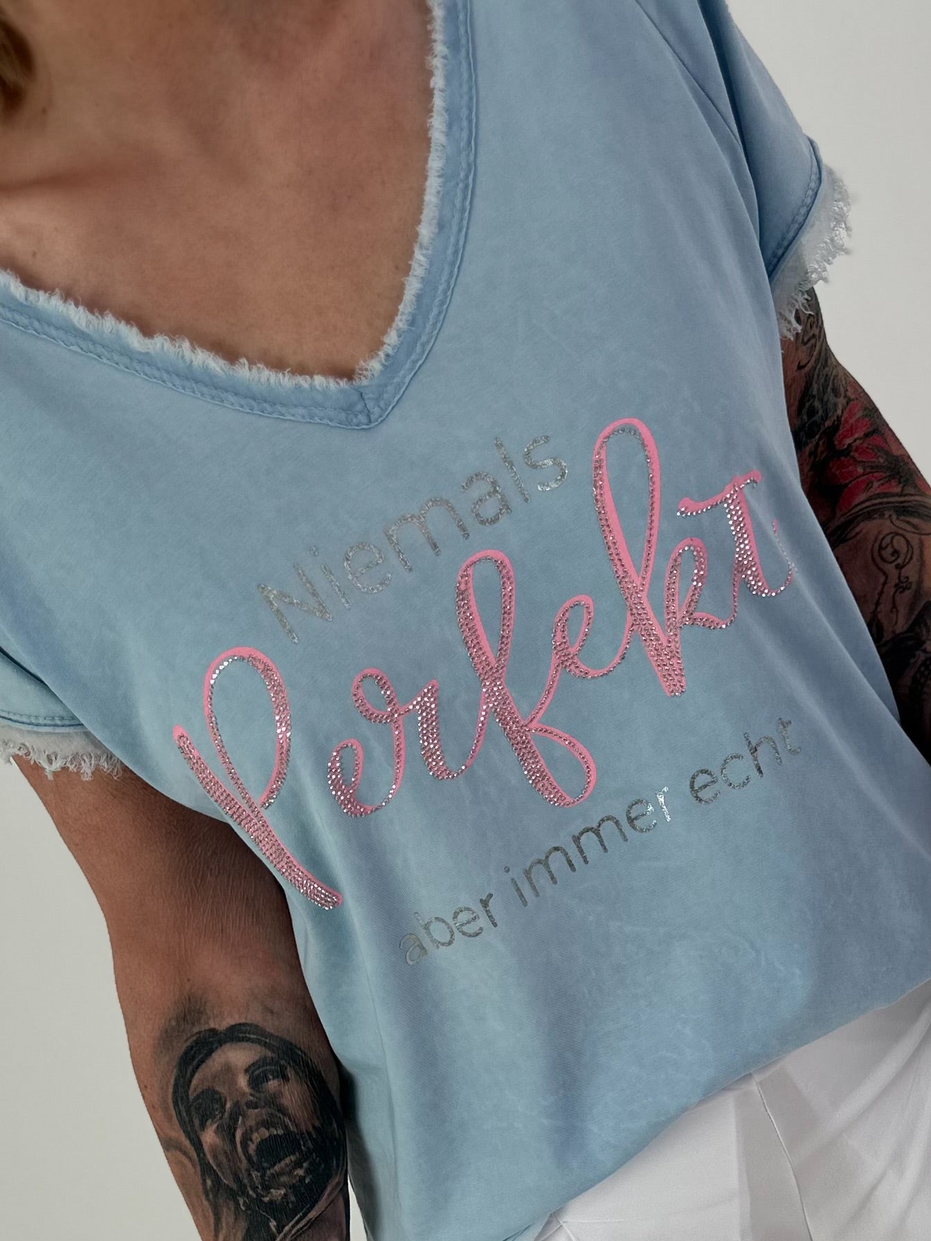 T-Shirt with Statement Print - light blue