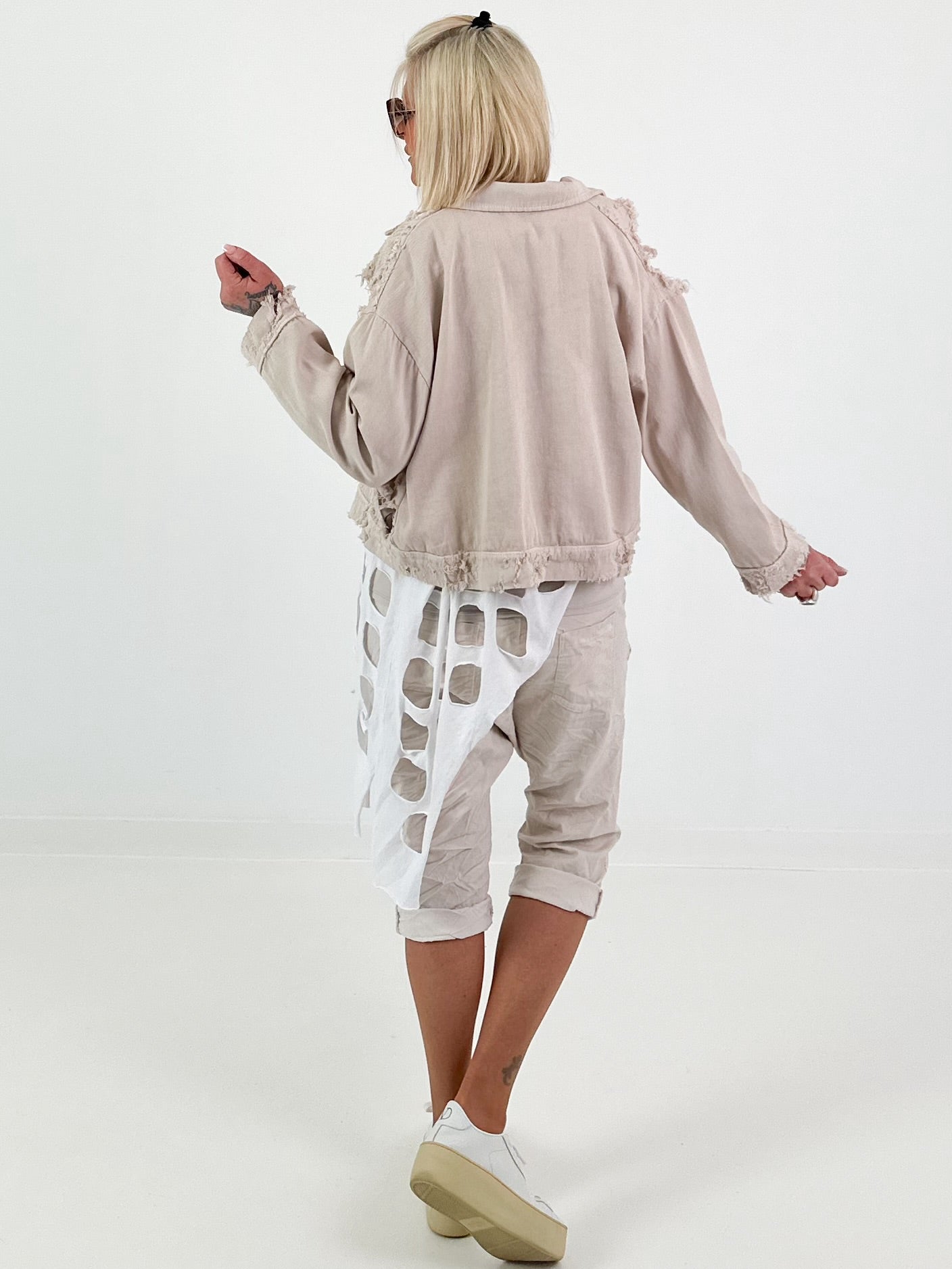 Jeansjacke in Destroyed Optik - beige