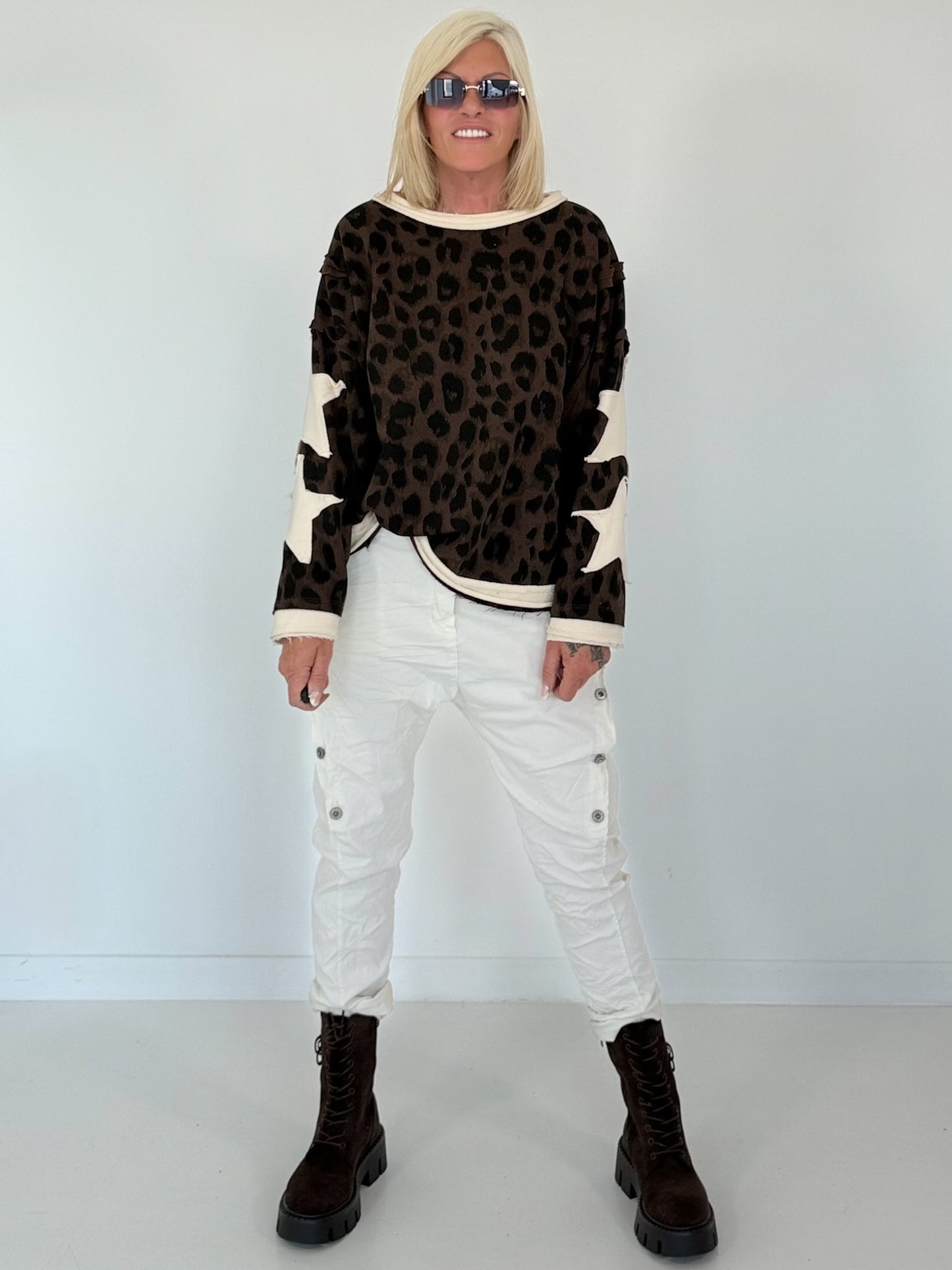 Hose mit elastischem Bund und seitlichen Knopfleisten - creme