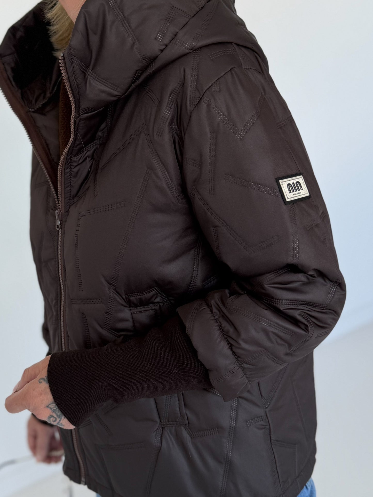Jacke mit Strickarm und Kapuze - mokka