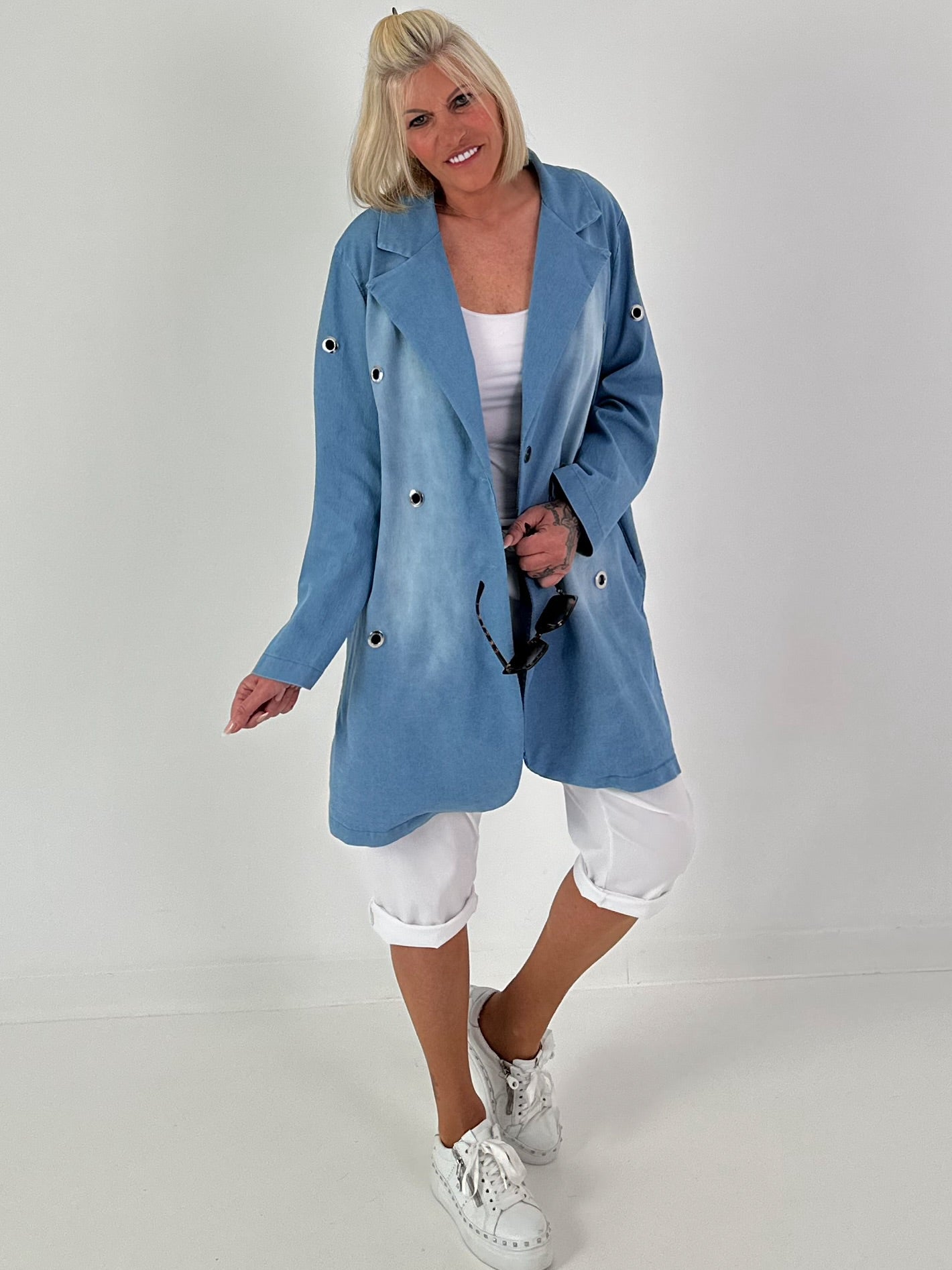 Oversized short coat with eyelets - light blue