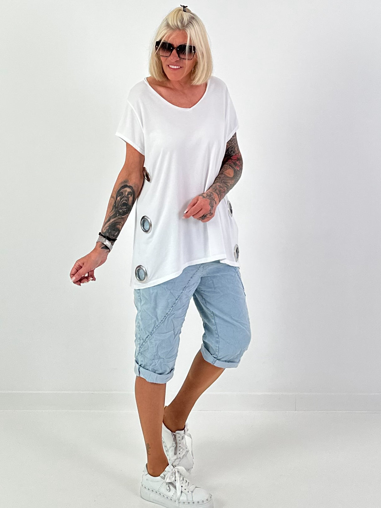 T-Shirt with side eyelets - white