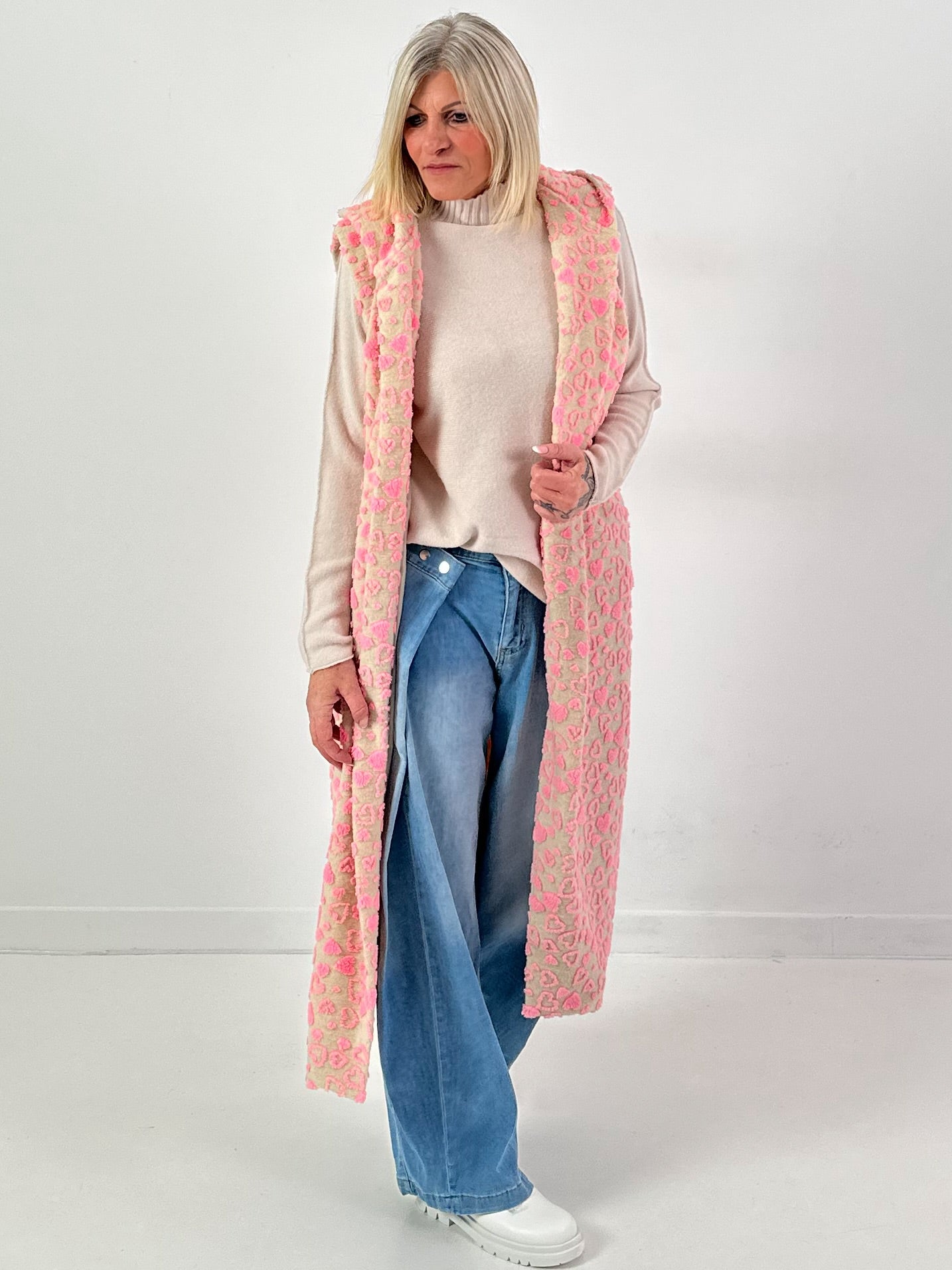 Longweste Modell "Heartly Hug" - beige