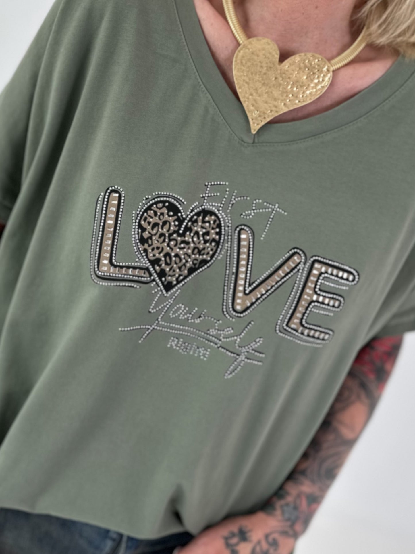 T-Shirt mit Strassdetail - oliv