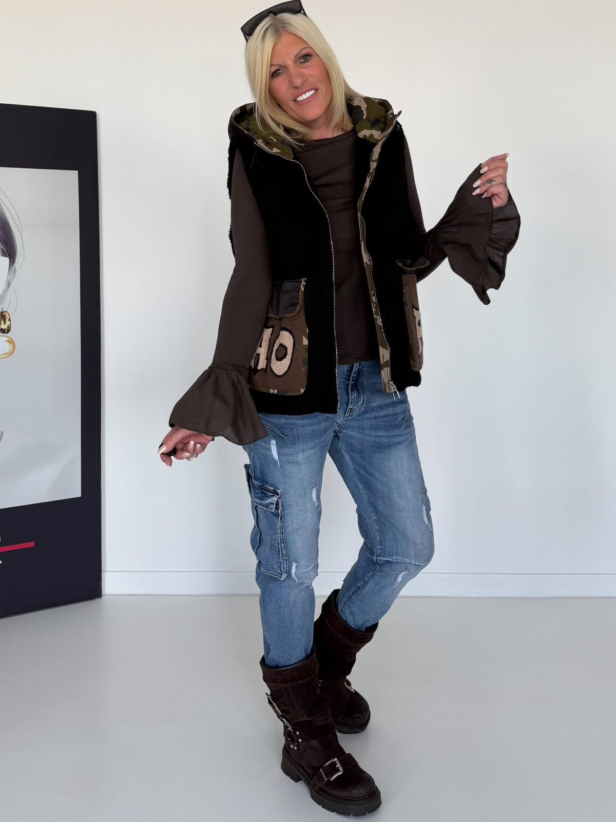 Weste in Teddy-Fur-Optik mit Kapuze - schwarz-mehrfarbig