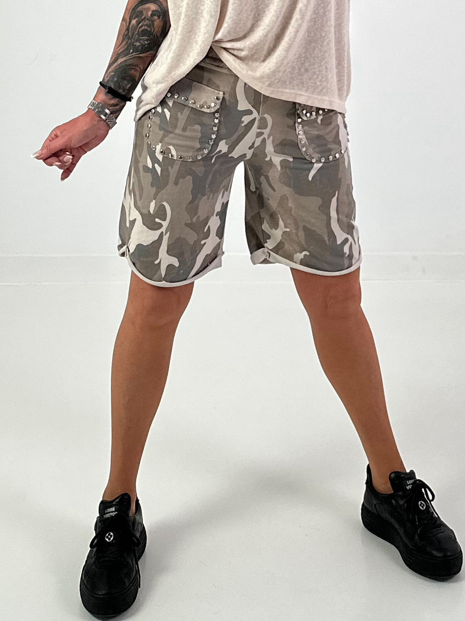 Sweat Short Camouflage mit Nieten - beige-mehrfarbig