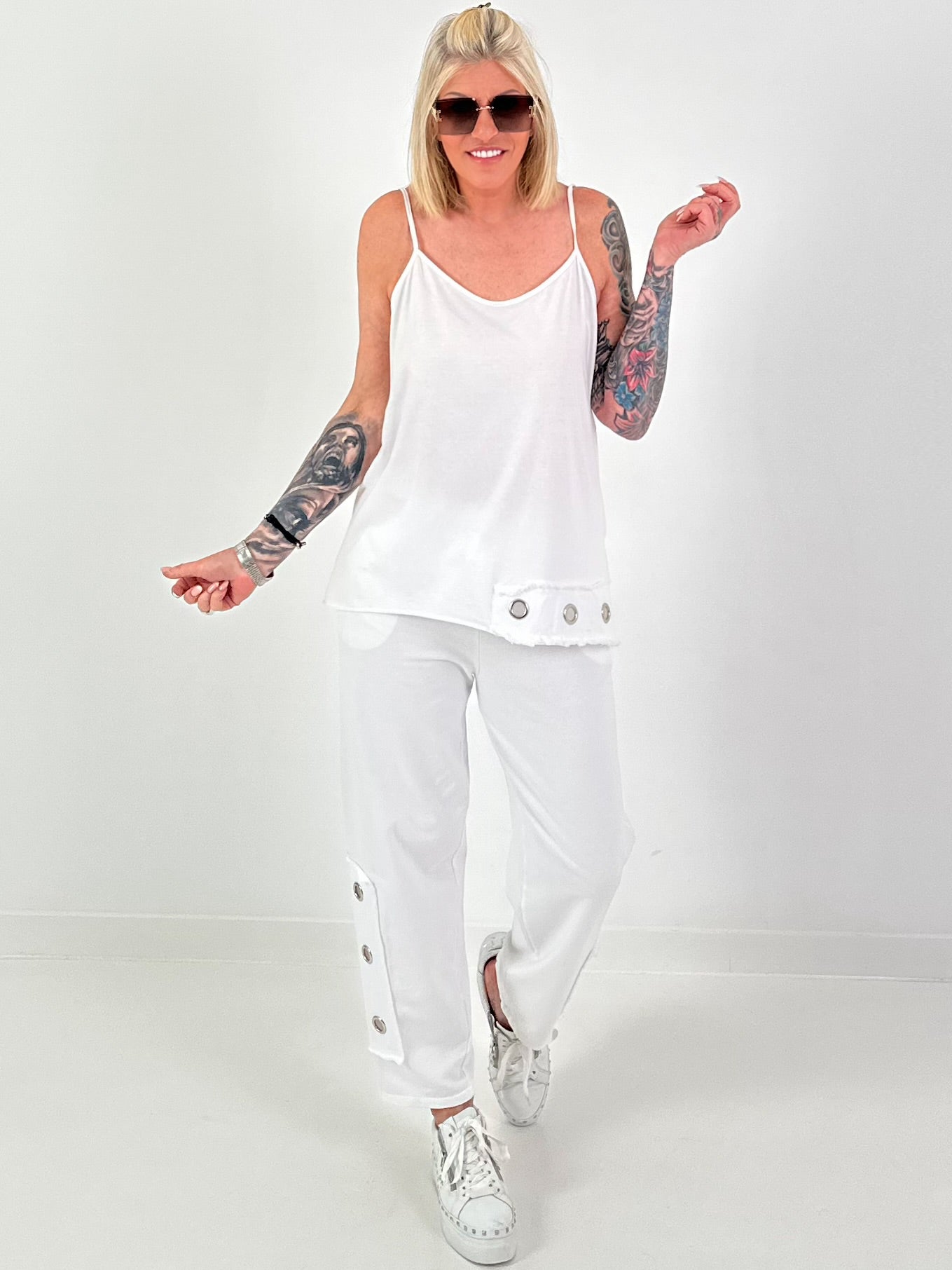 Top with silver eyelets - white