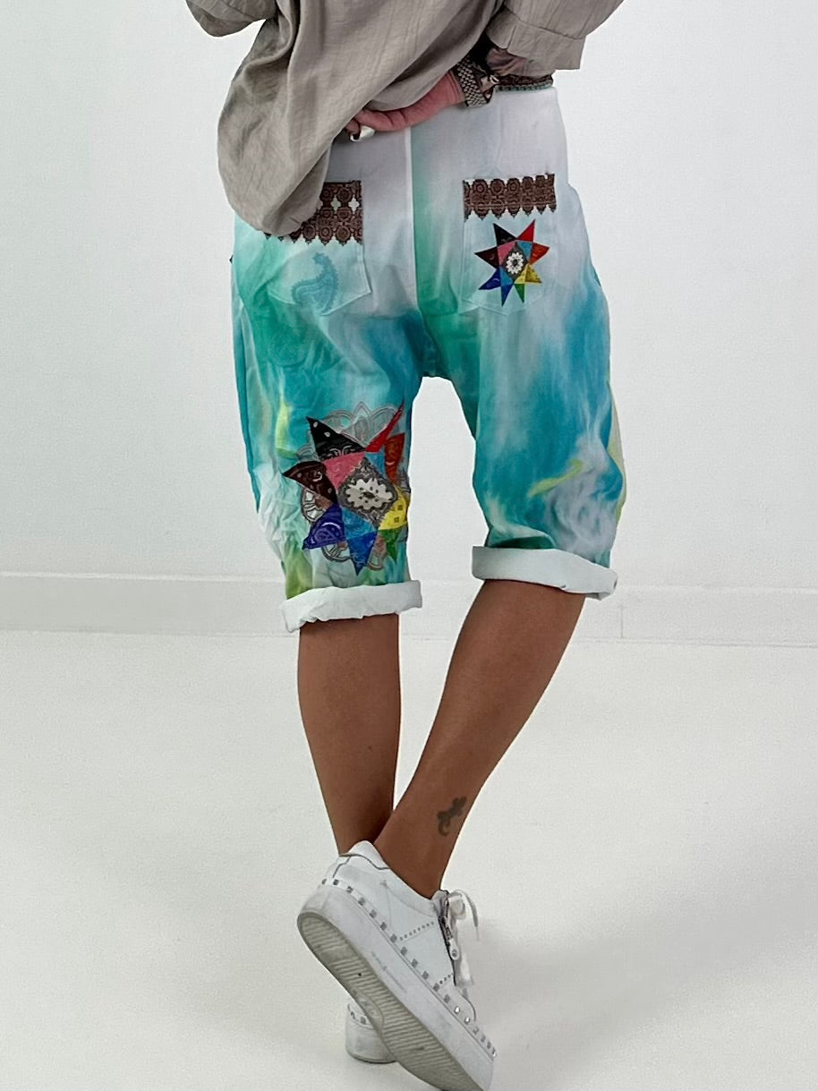 Short baggy shorts with overlap - beige