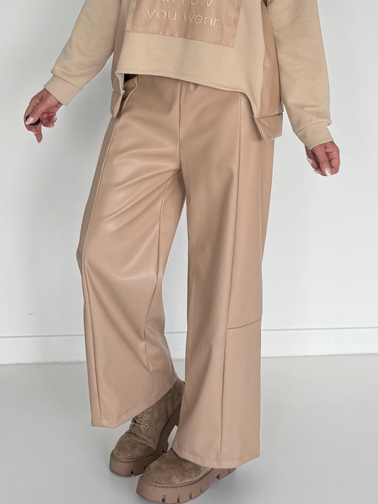 Vegane Lederhose mit weitem Bein - beige
