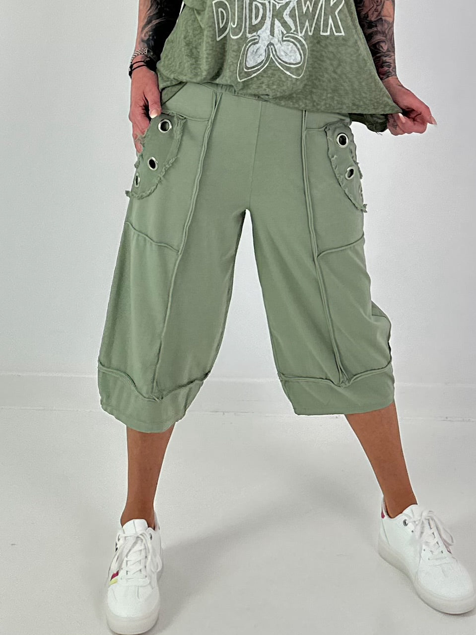 Lässige Sweathose mit Ösendetails - khaki