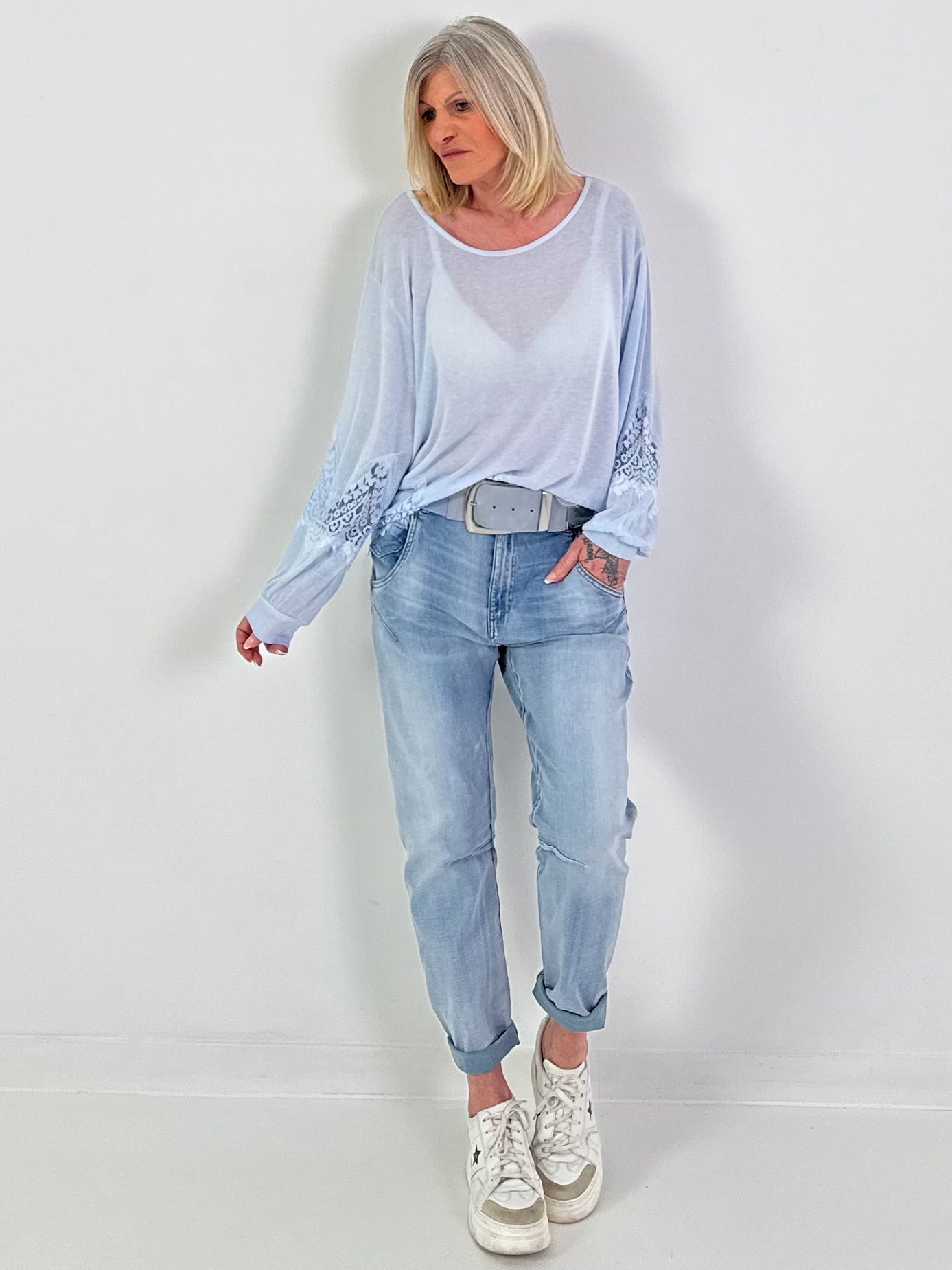 Pullover mit Spitzeneinsätzen - hellblau