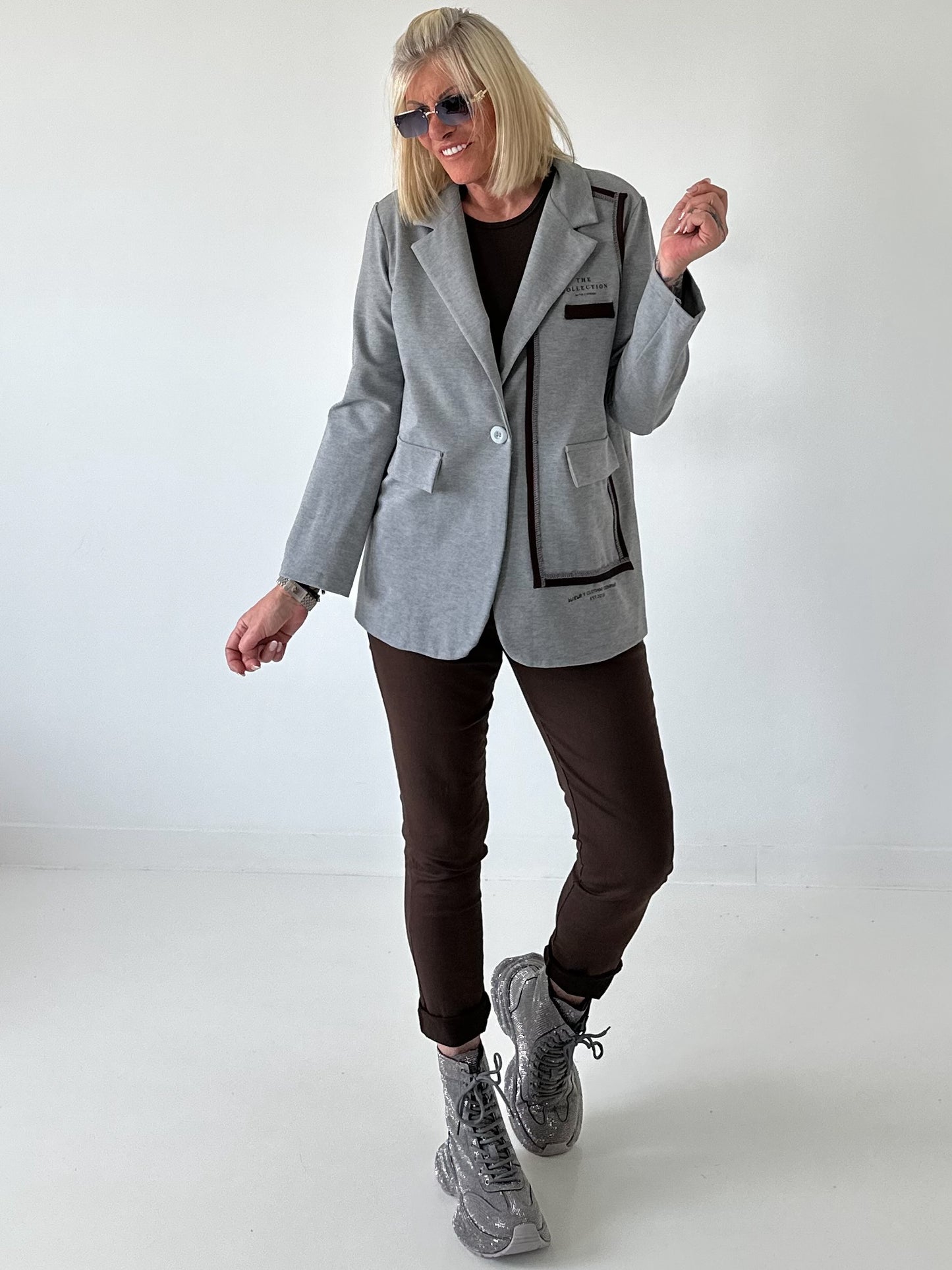 Blazer mit Statement Patch - grau