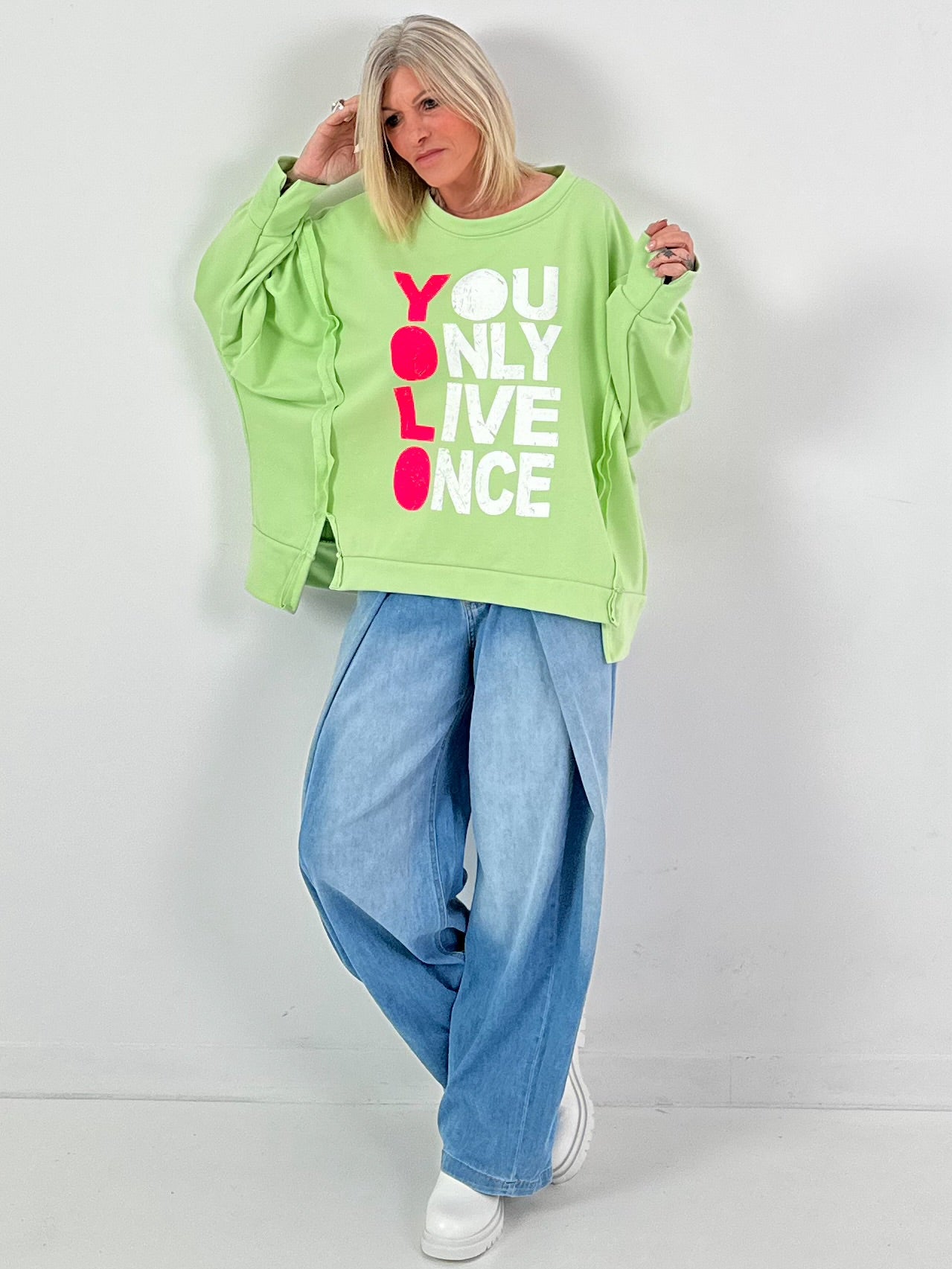 Sweatshirt Modell "YOLO" - grün