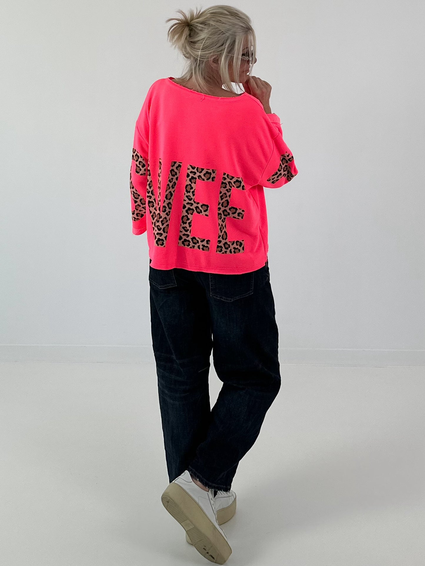 Sweatshirt SWEET mit Leo-Print - neonpink