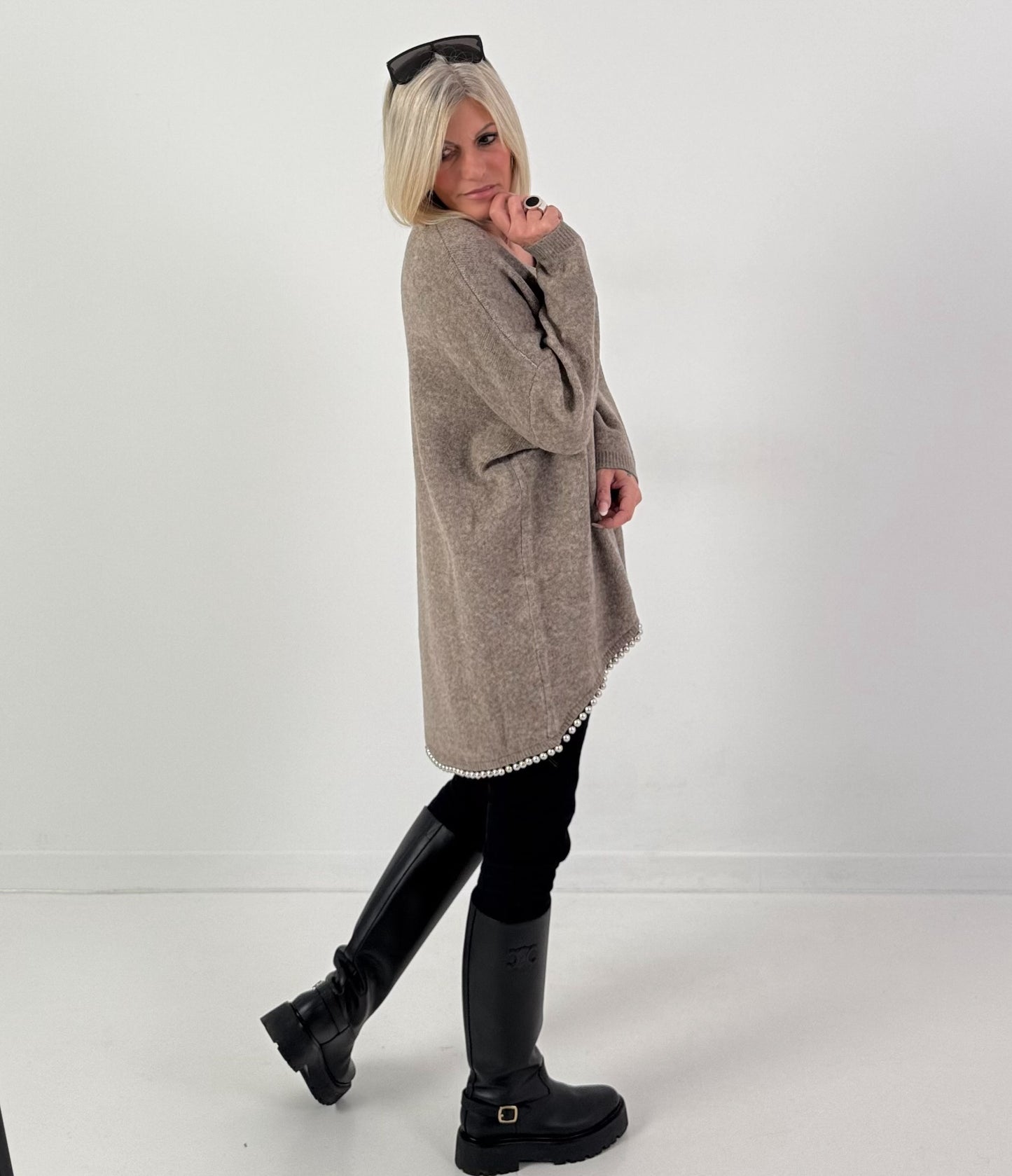 Sweater model "Moon Pearl" - taupe