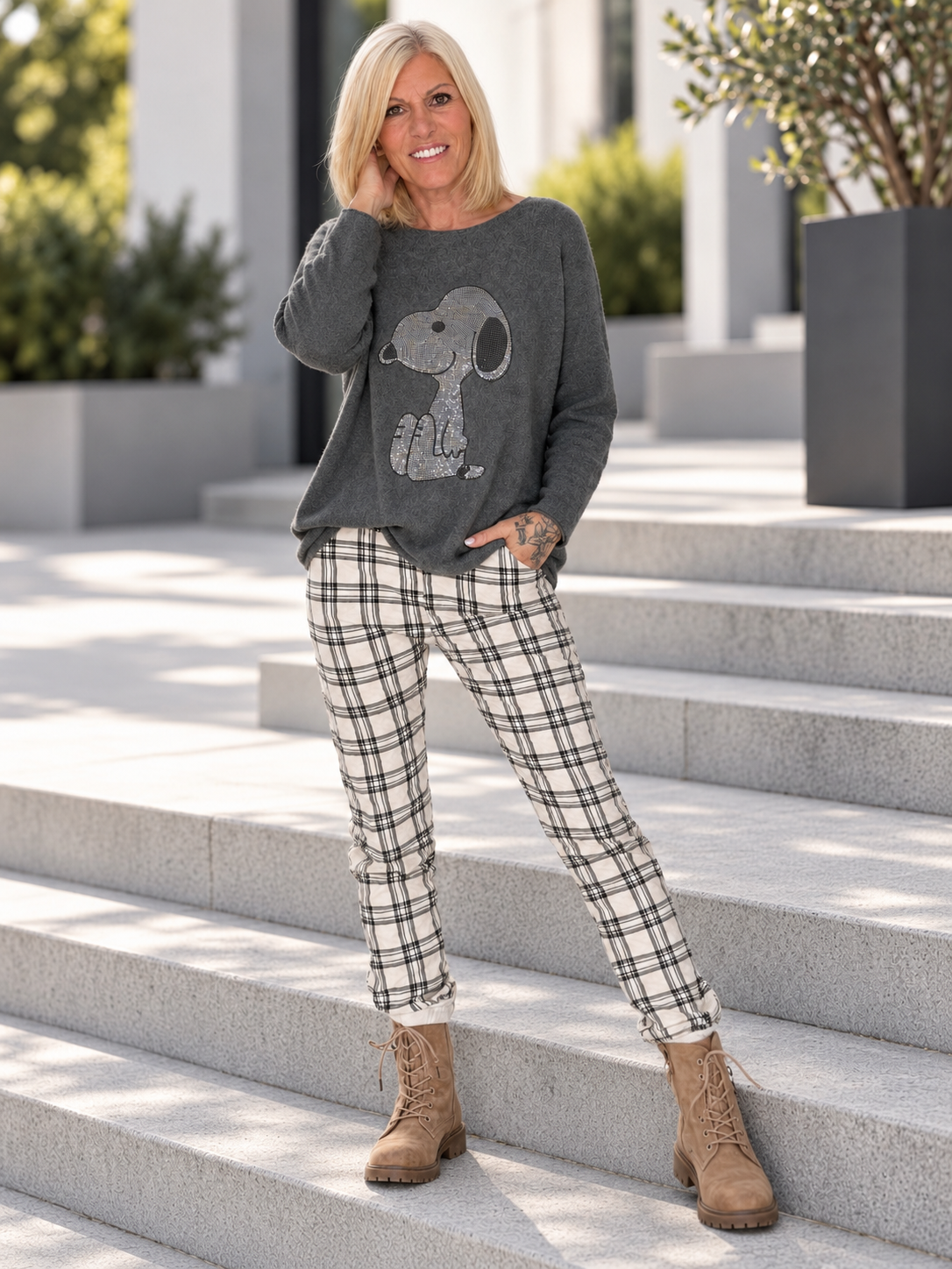 Pullover mit Strass-Cartoon-Motiv - anthrazit