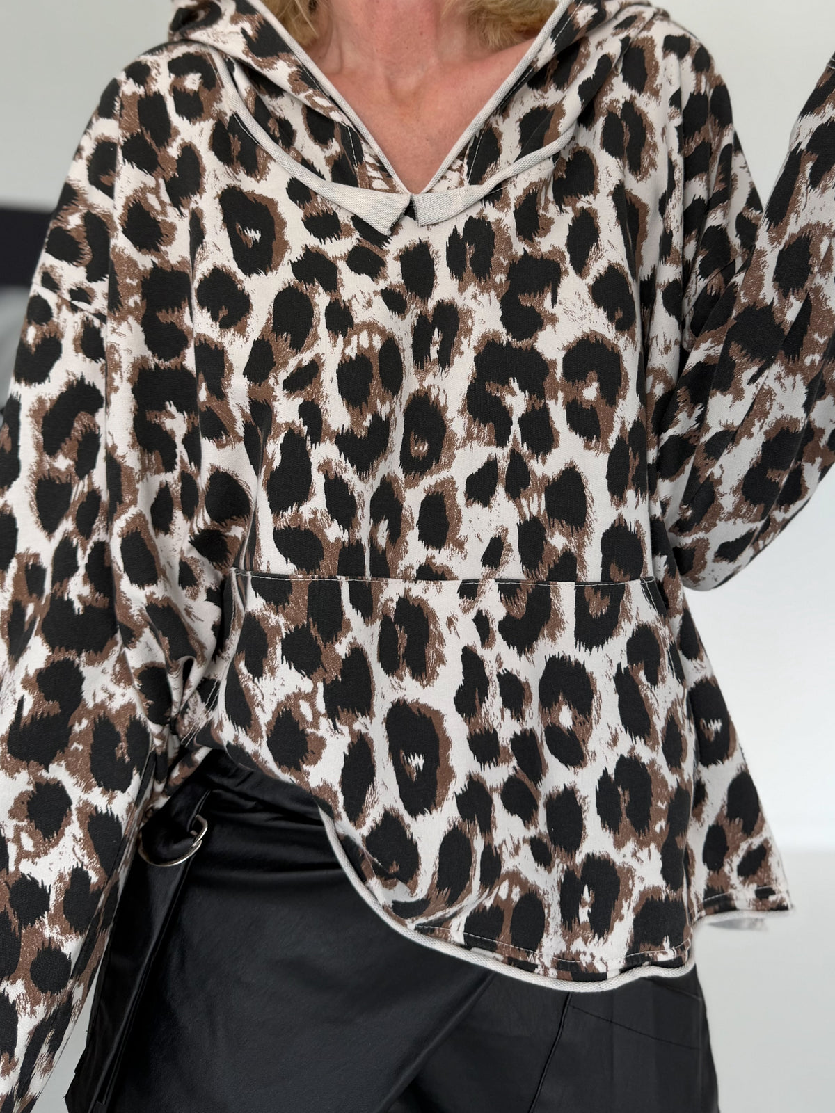 All-over leopard print hoodie - beige-leopard-multicoloured