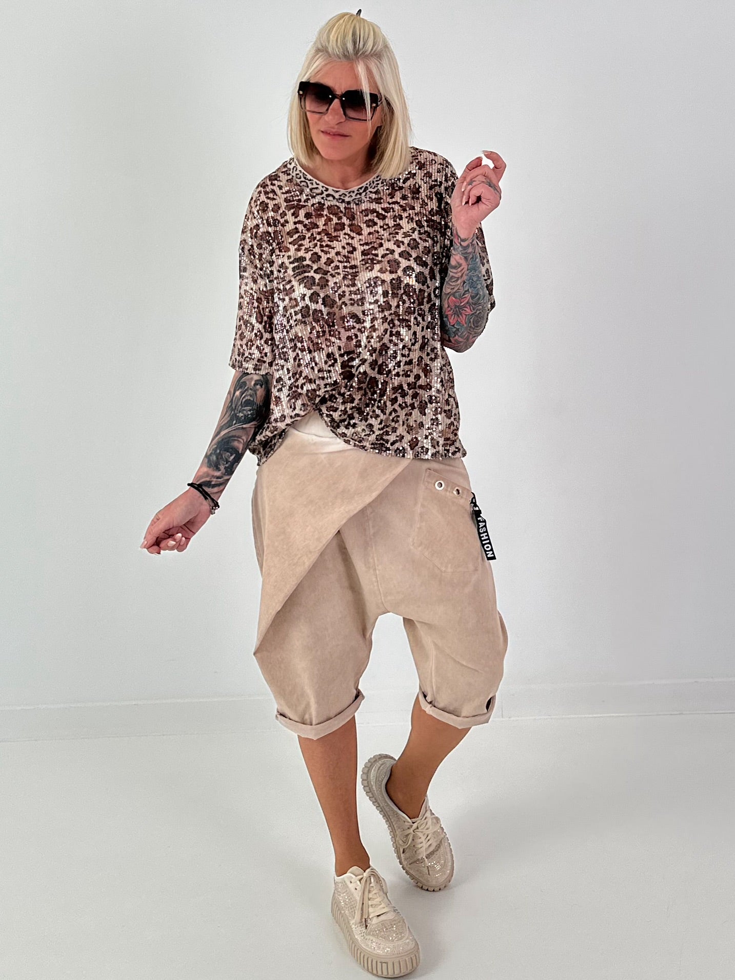 Pailletten Shirt mit Allover Leo Muster - beige-mehrfarbig