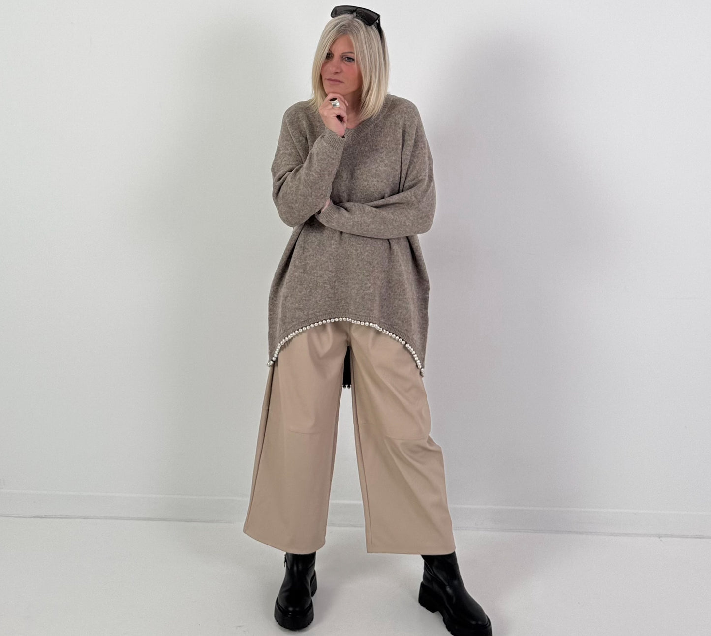 Sweater model "Moon Pearl" - taupe