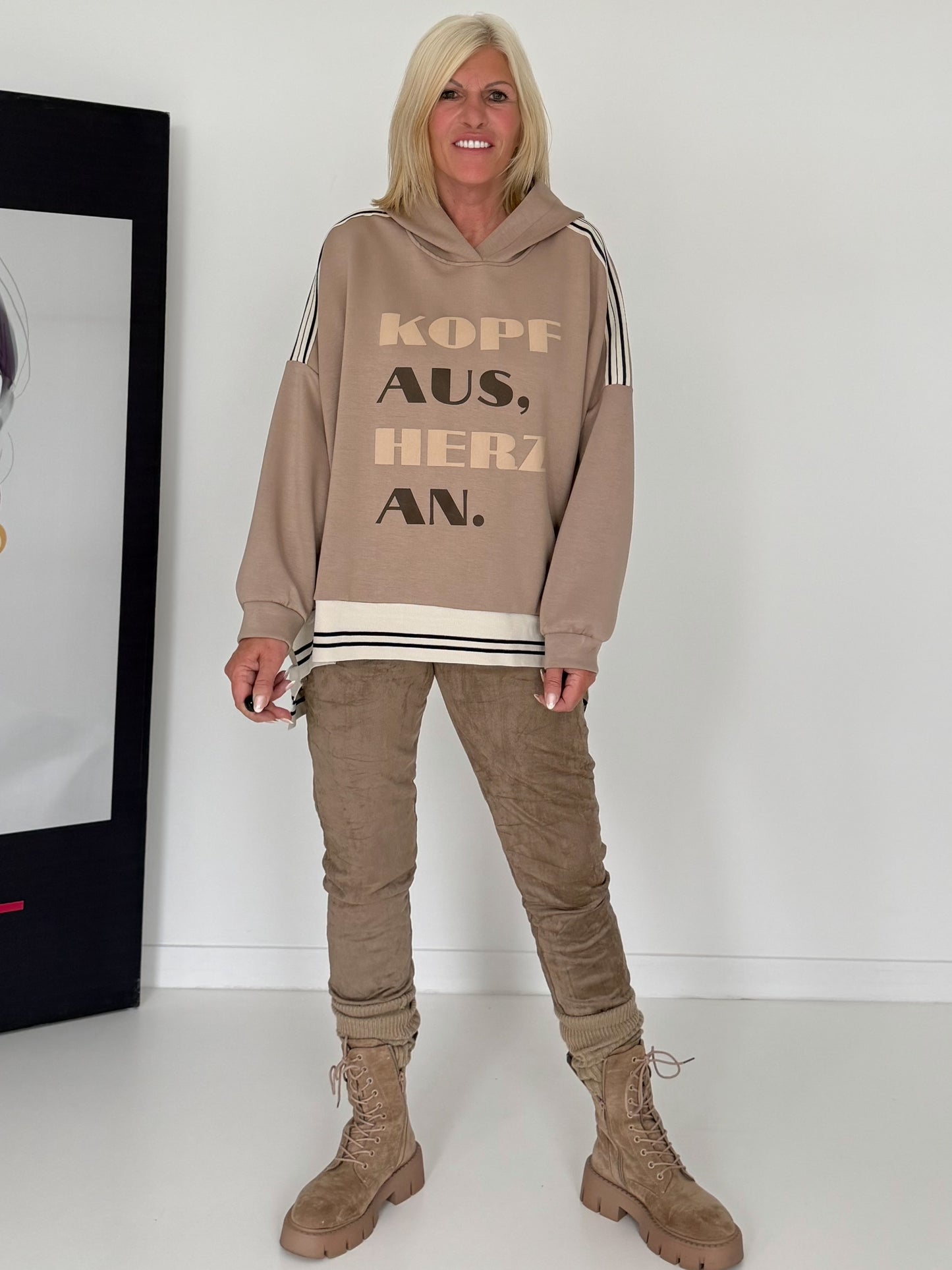 Oversized Hoodie Kopf Aus, Herz An! - taupe
