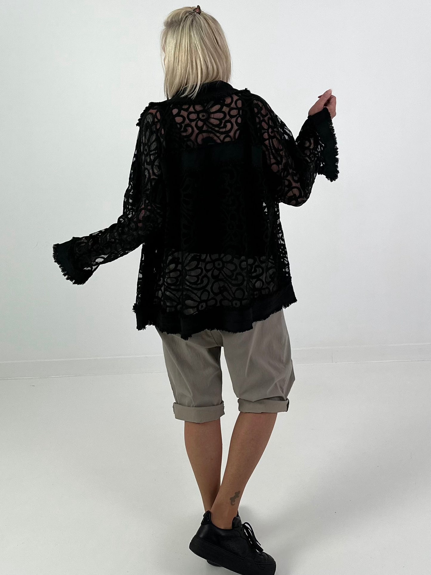 Jeansjacke mit floralem Netzeinsatz - schwarz ( lieferbar ab 26.05.26)