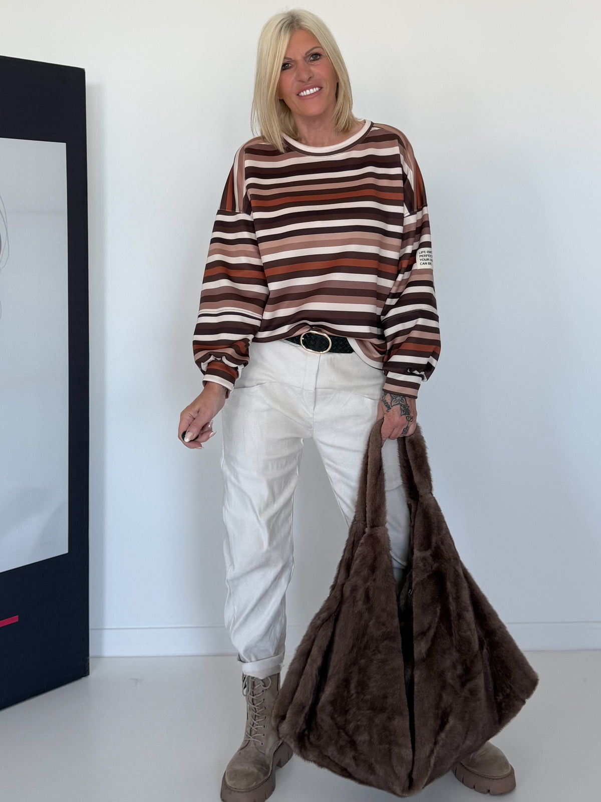 Sweater mit Allover-Streifen-Print - mokka-mehrfarbig