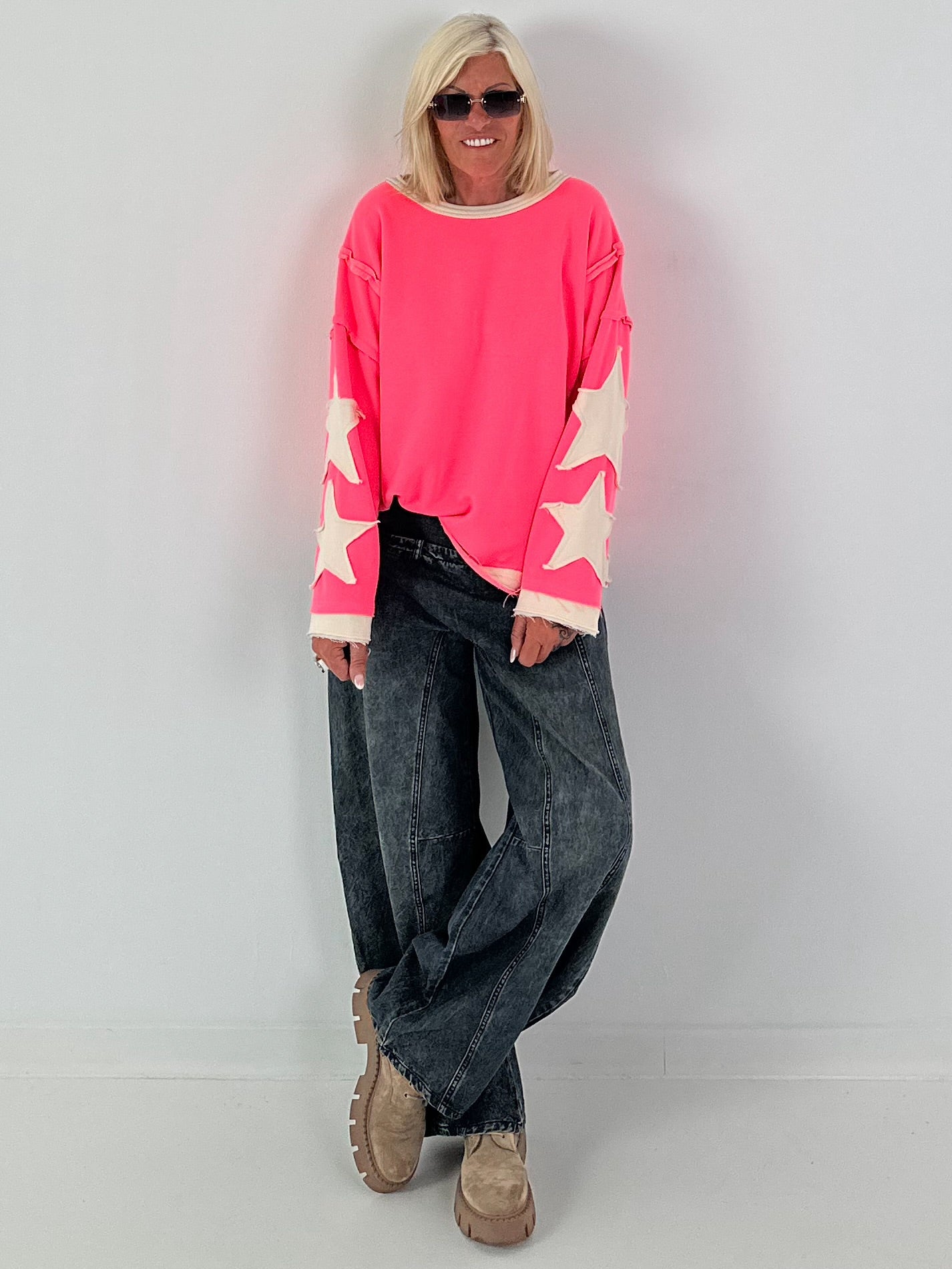 Sweatshirt with trendy star elements - neon pink