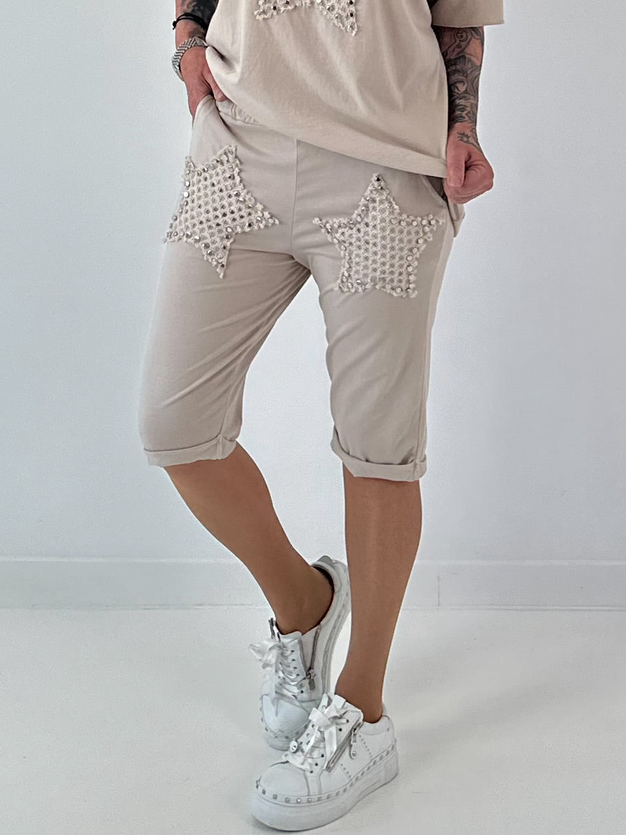 Sweat Short mit Häkelstern und  Nieten - beige